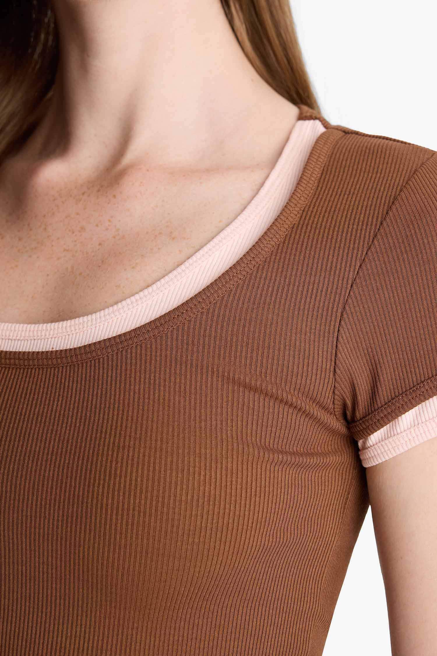 U Yaka Fitilli Kaşkorse Kısa Kollu Tişört