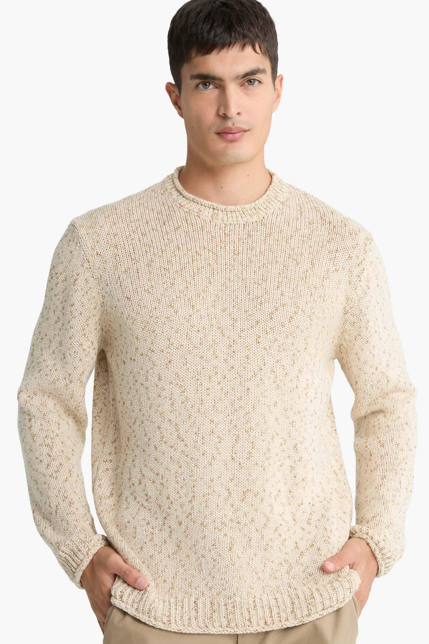 بلوفر تريكو قصة عادية برقبة مستديرة