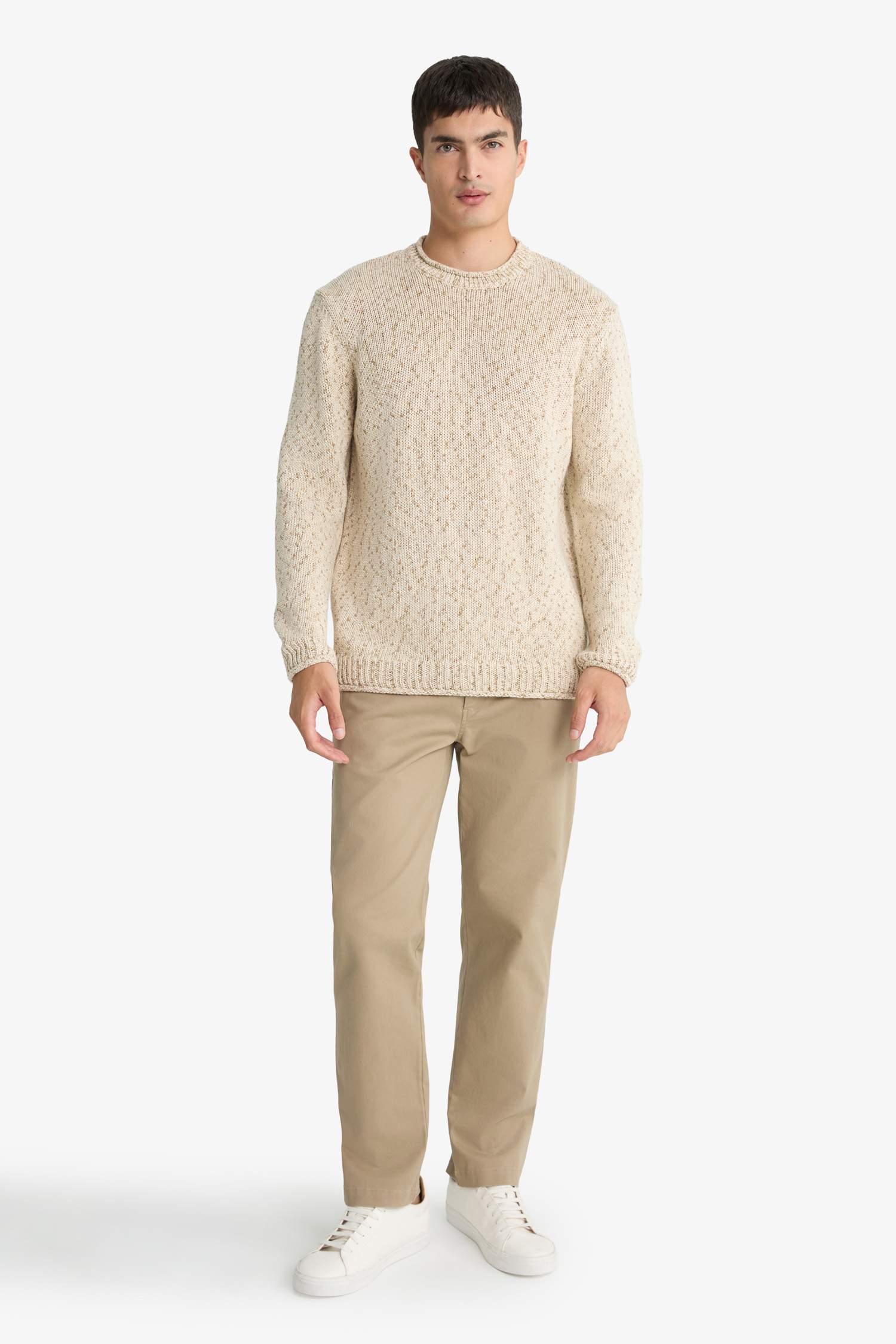 بلوفر تريكو قصة عادية برقبة مستديرة