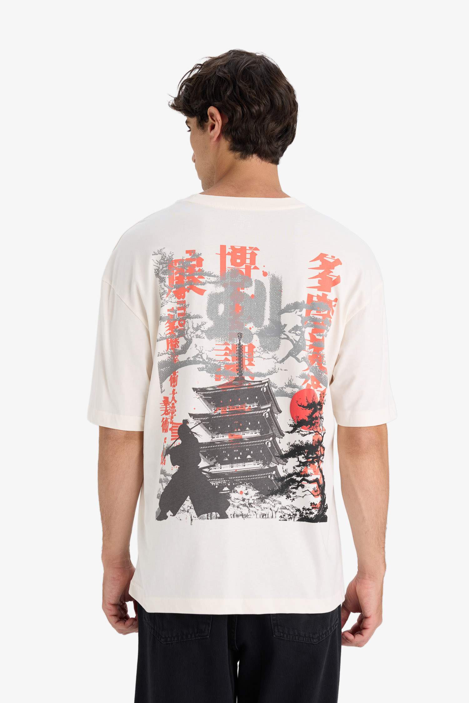 %100 Pamuk Regular Fit Bisiklet Yaka Sırt Baskılı Kısa Kollu Tişört