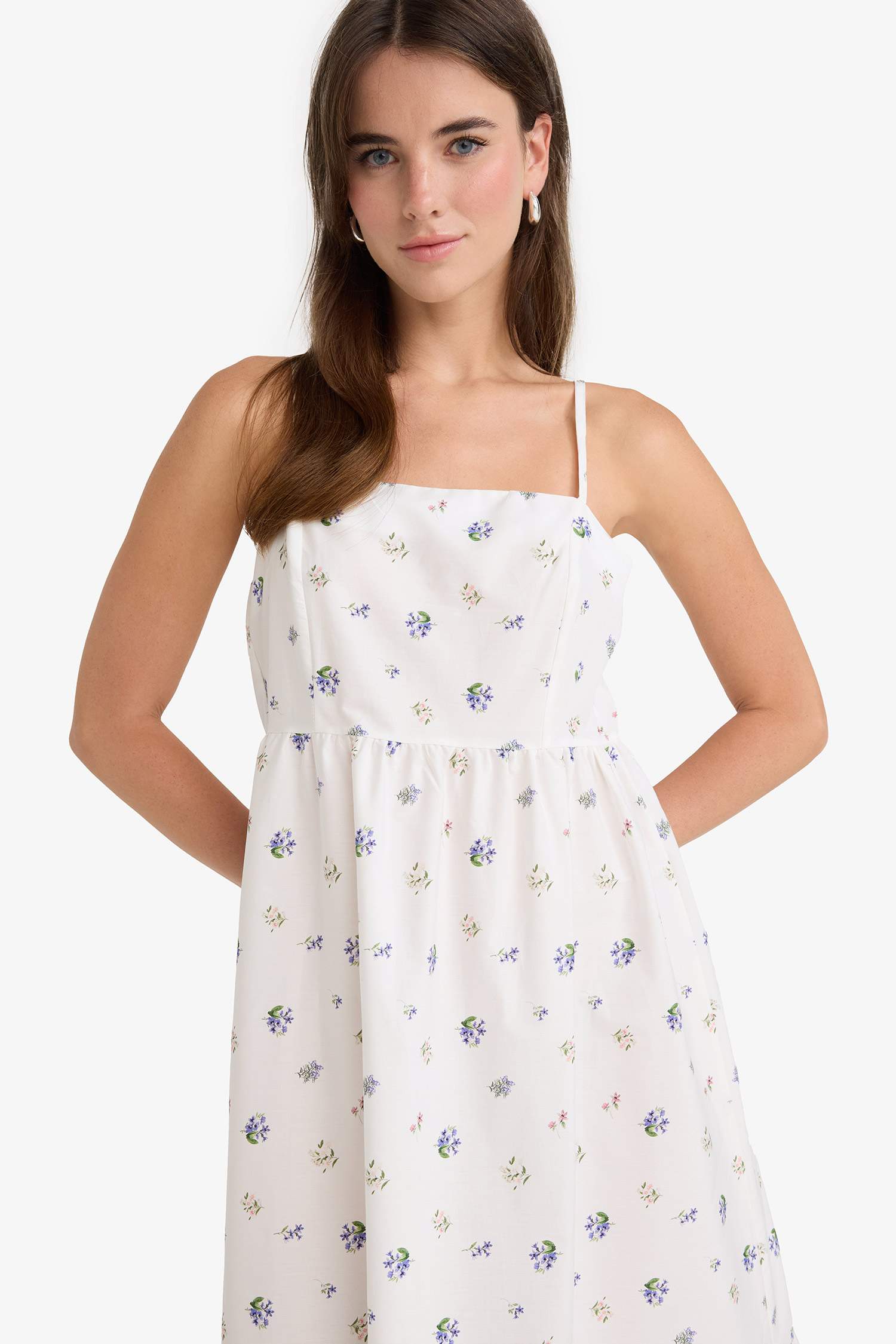 Kare Yaka Çiçek Desenli Poplin Askılı Midi Elbise