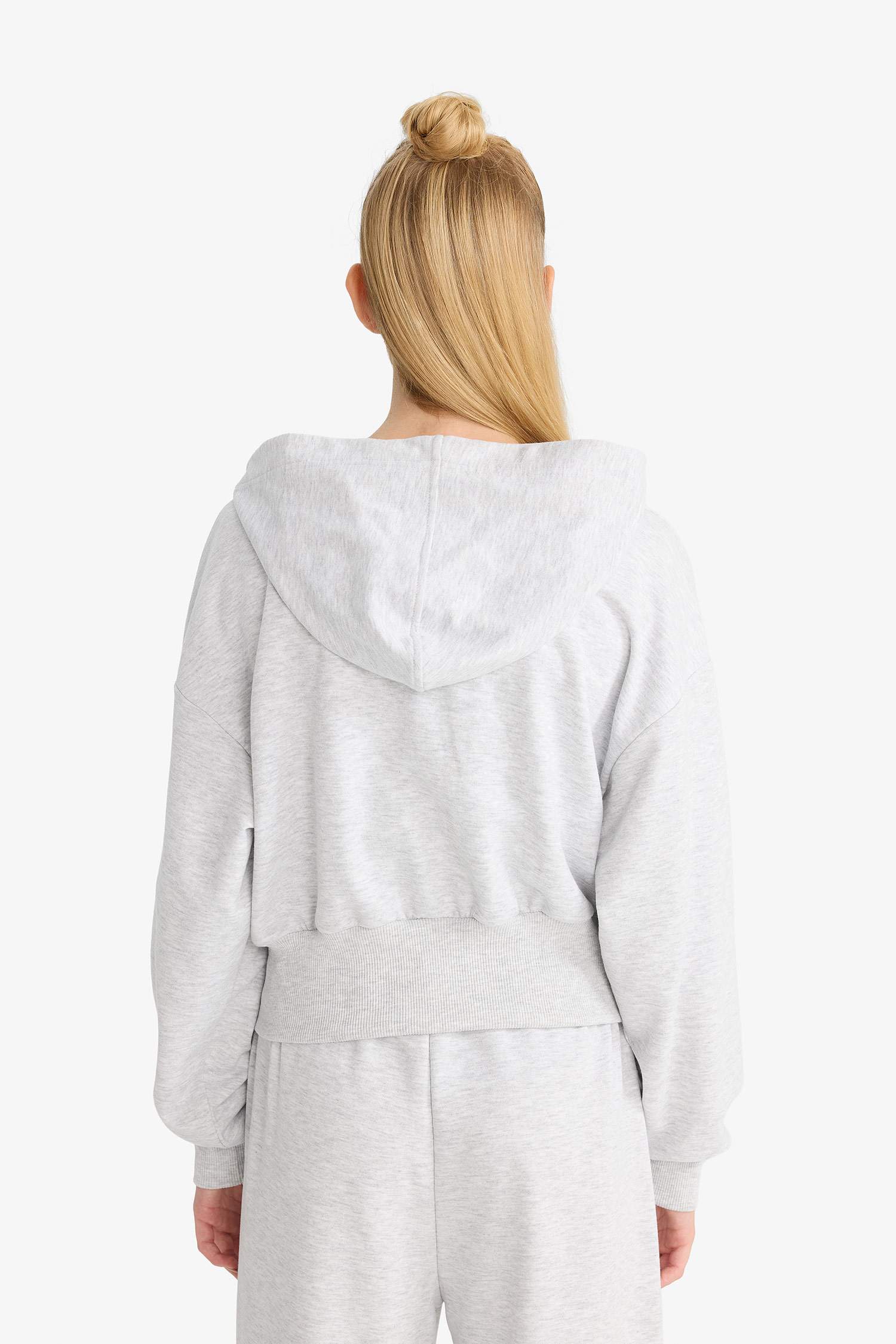 جاكيت رياضي كروب فيت تقيل بغطاء للرأس