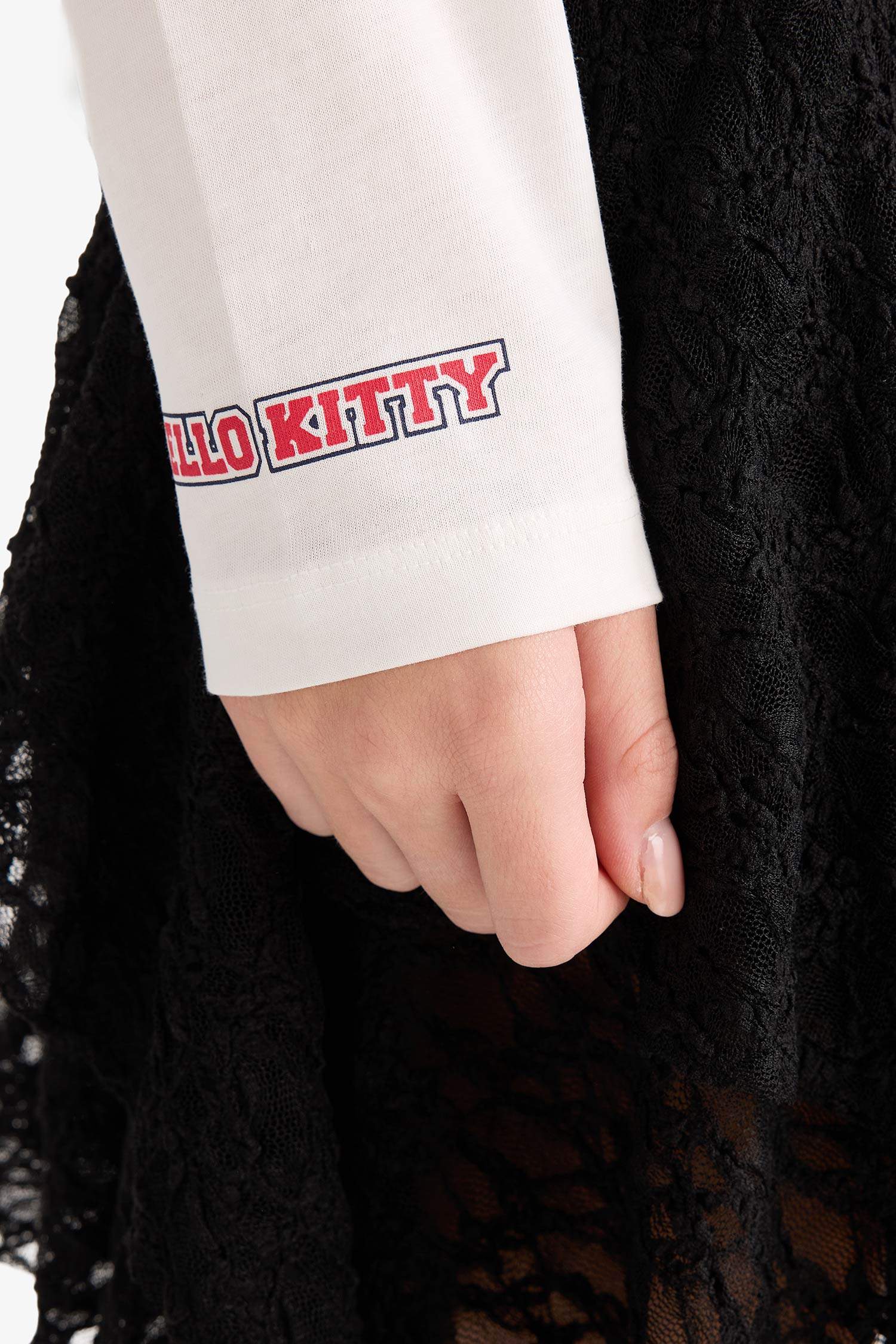 Hello Kitty Oversize Fit Crew Neck Long Sleeve T-Shirt