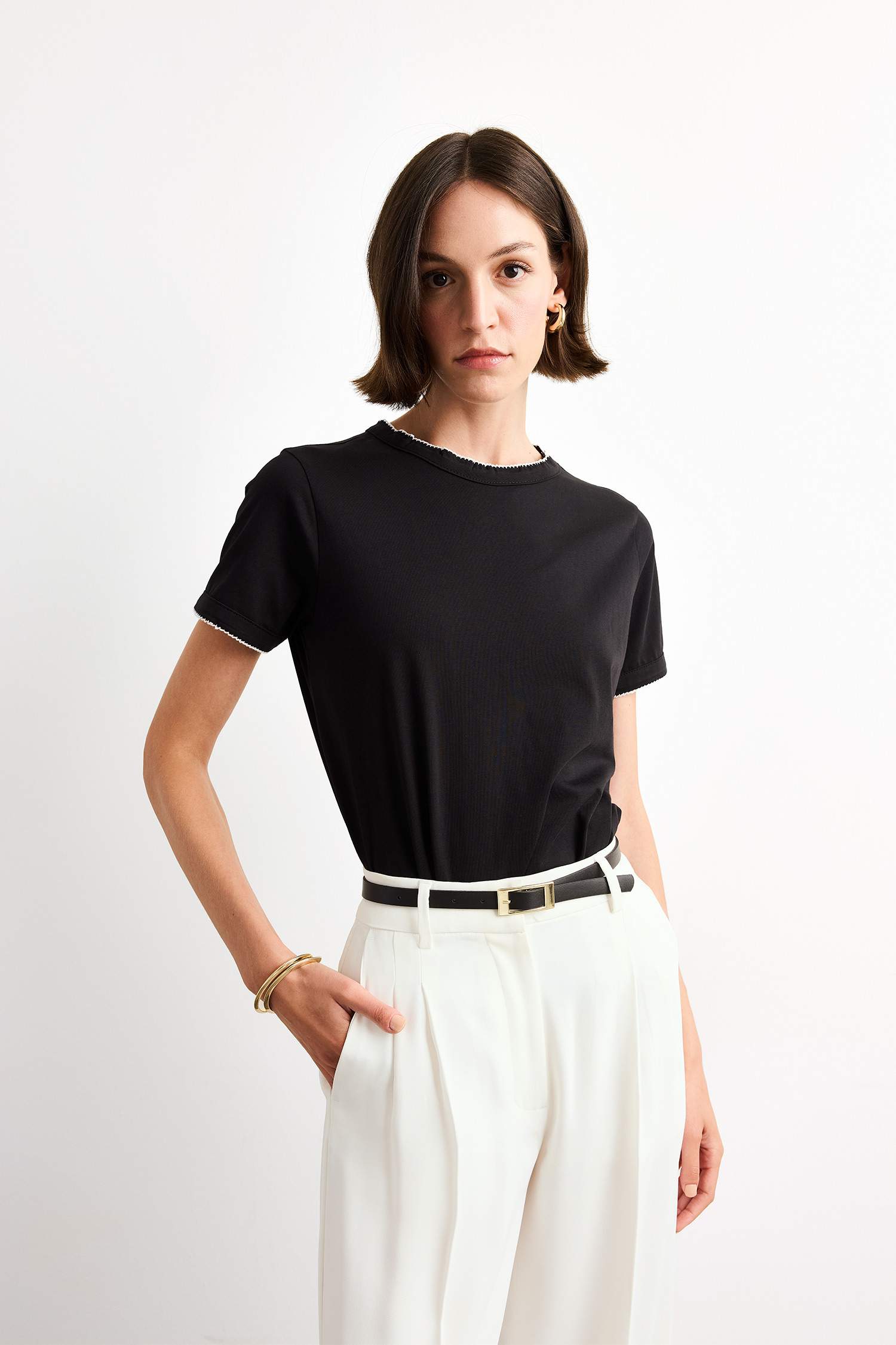 تيشيرت نص ردن وياخة مستديرة