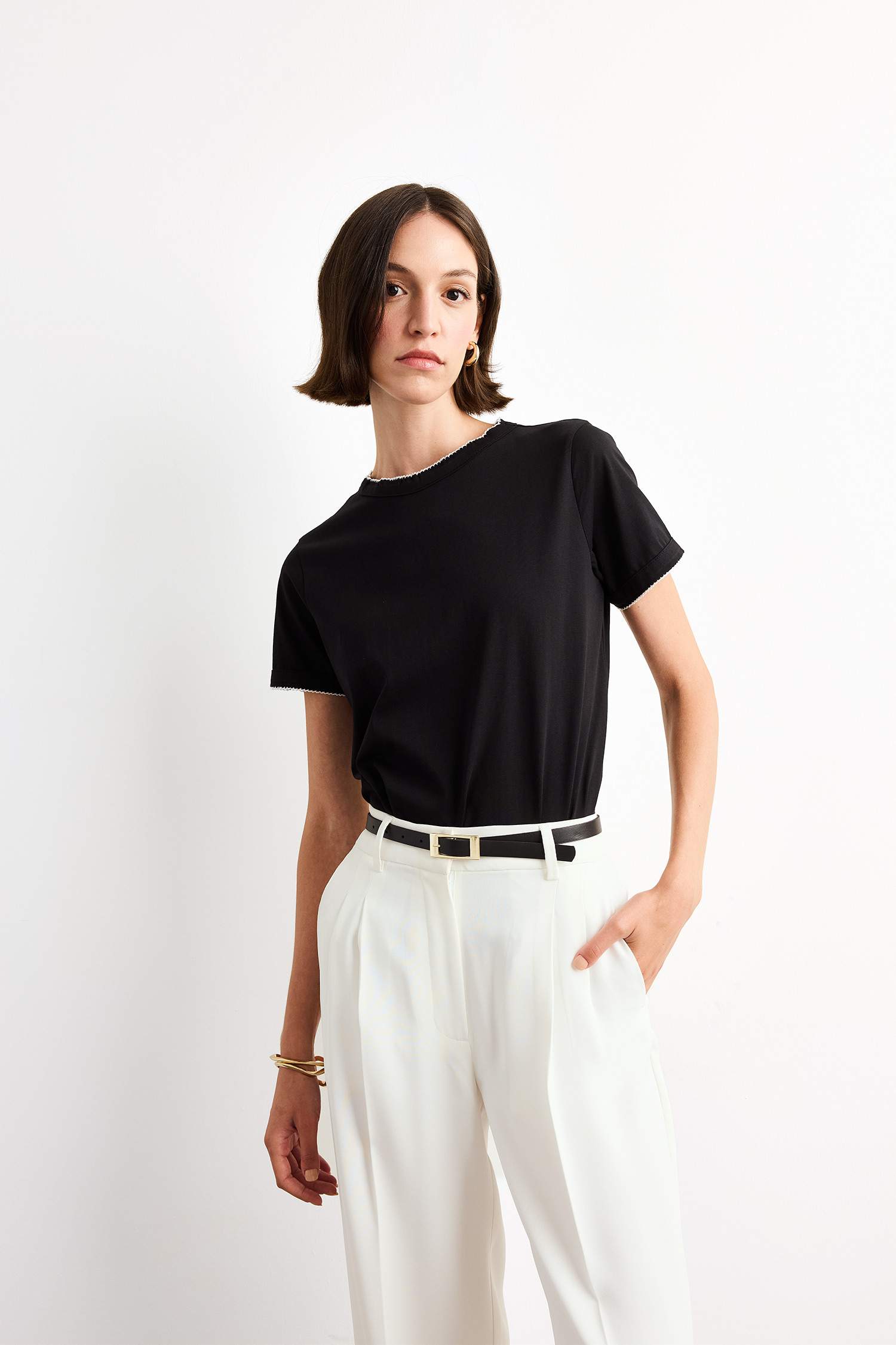 تيشيرت نص ردن وياخة مستديرة