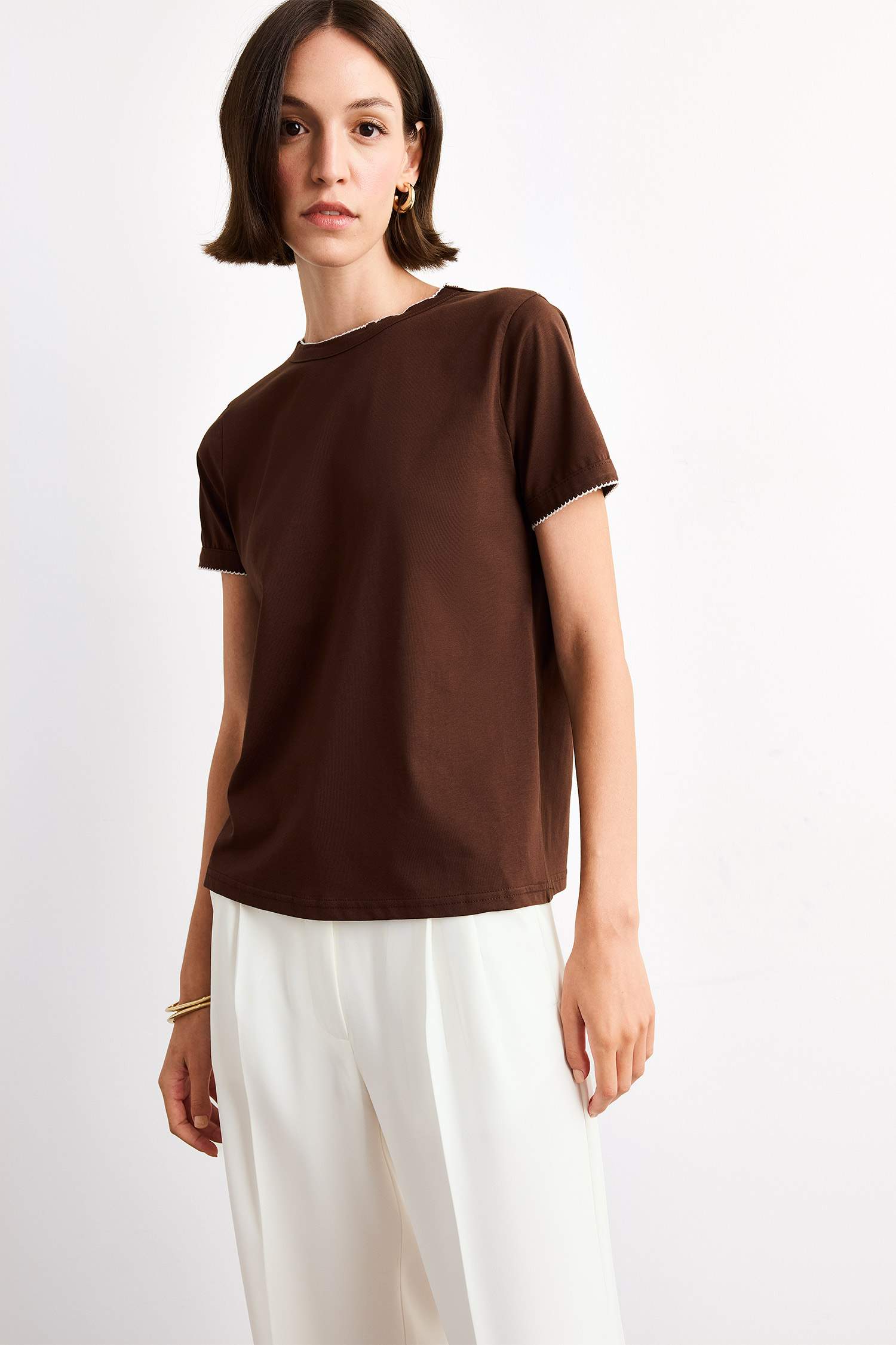 تيشيرت نص ردن وياخة مستديرة