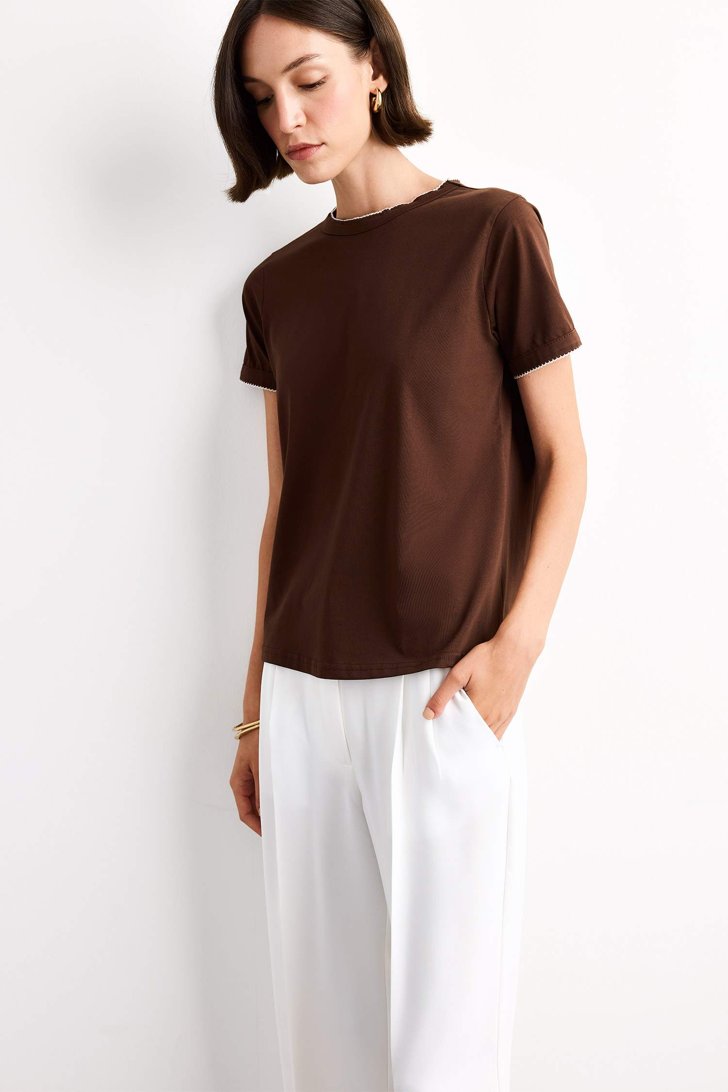 تيشيرت نص ردن وياخة مستديرة