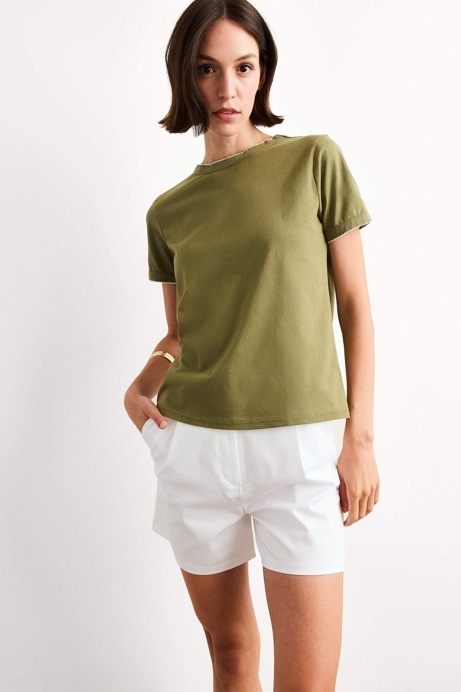 تيشيرت نص ردن وياخة مستديرة