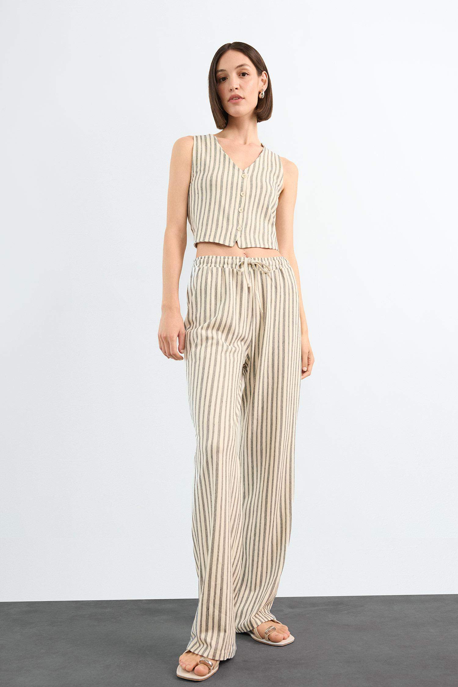 Slim Fit Three Pockets Trousers