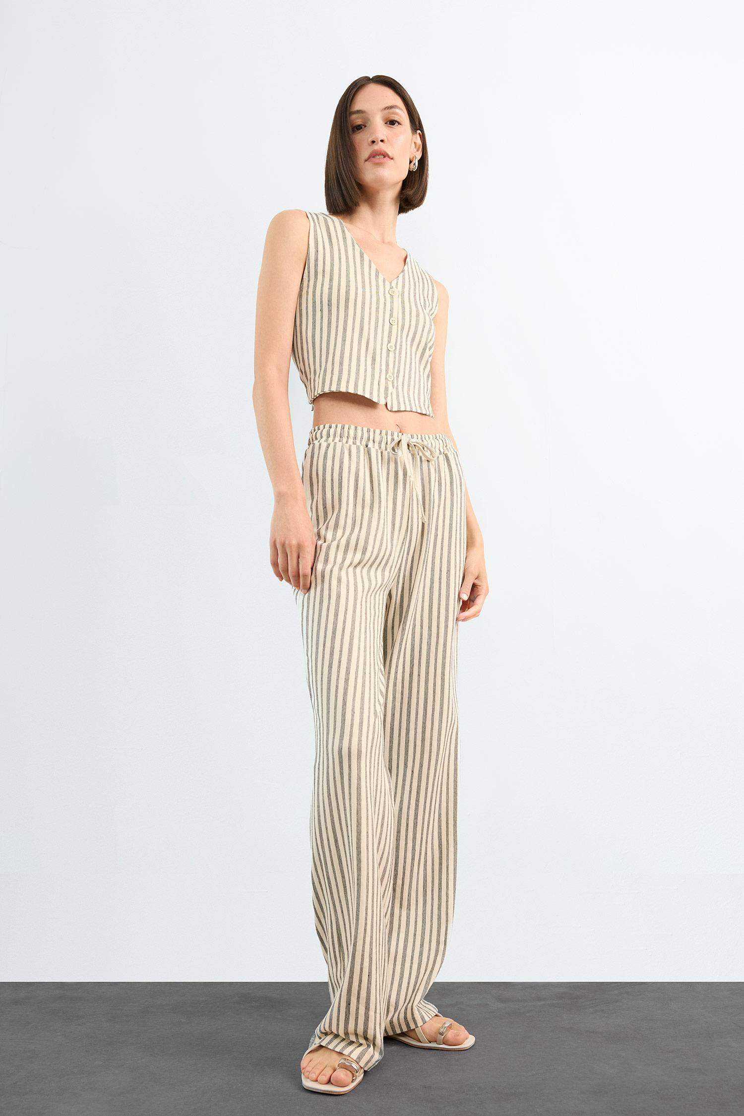 Slim Fit Three Pockets Trousers