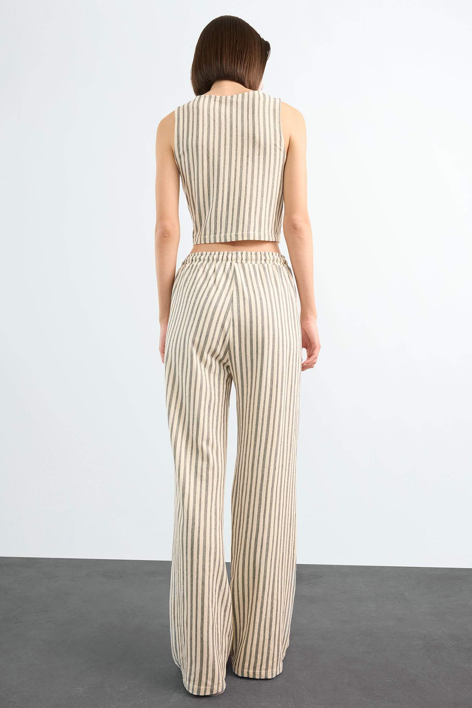 Slim Fit Three Pockets Trousers