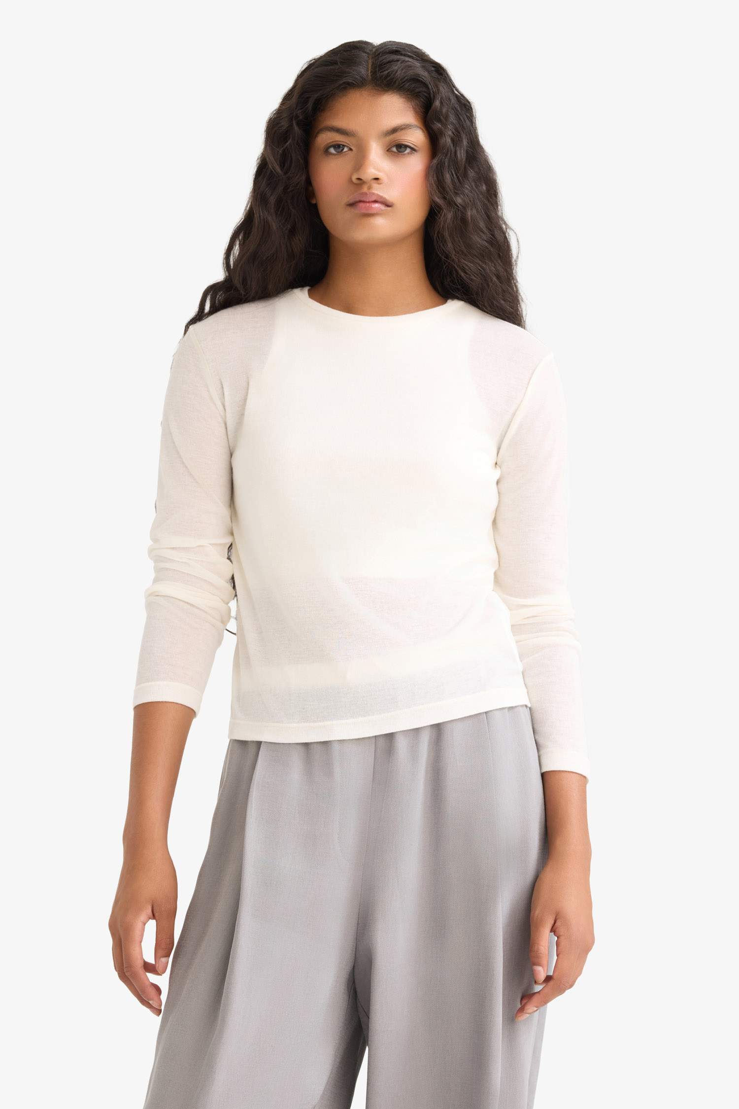 تيشيرت ردن طويل سليم فيت قصة ضيقة وياخة مستديرة