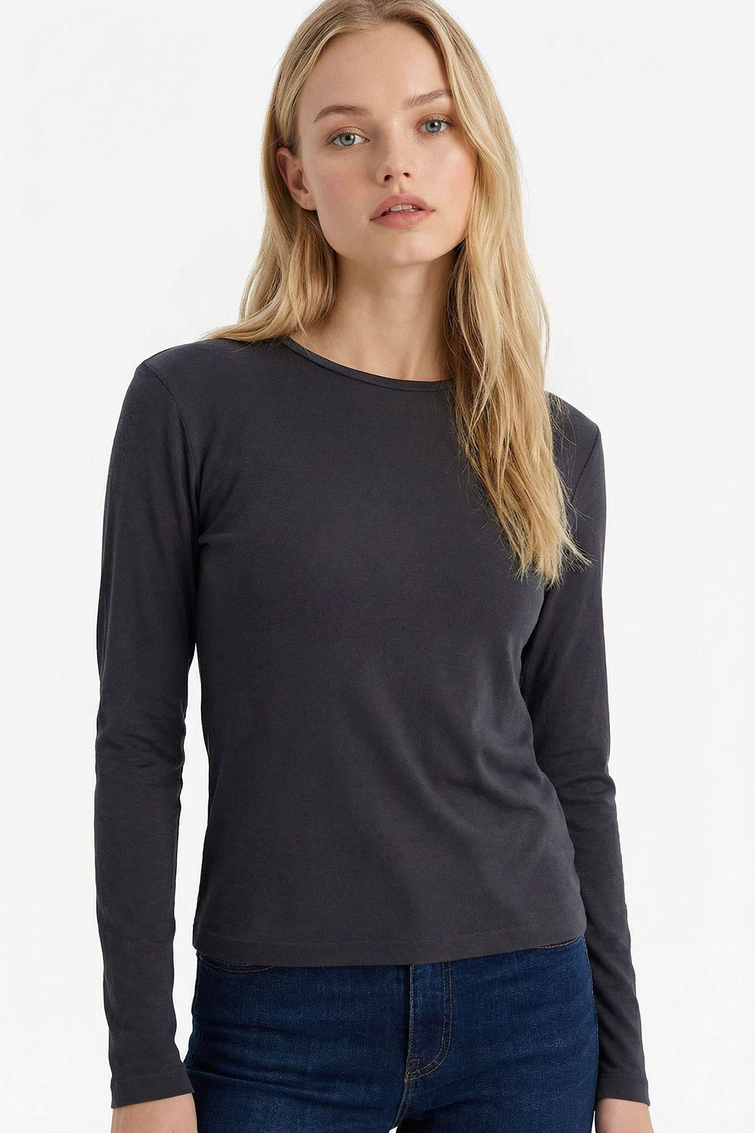 Лонгслив Slim Fit с круглым вырезом