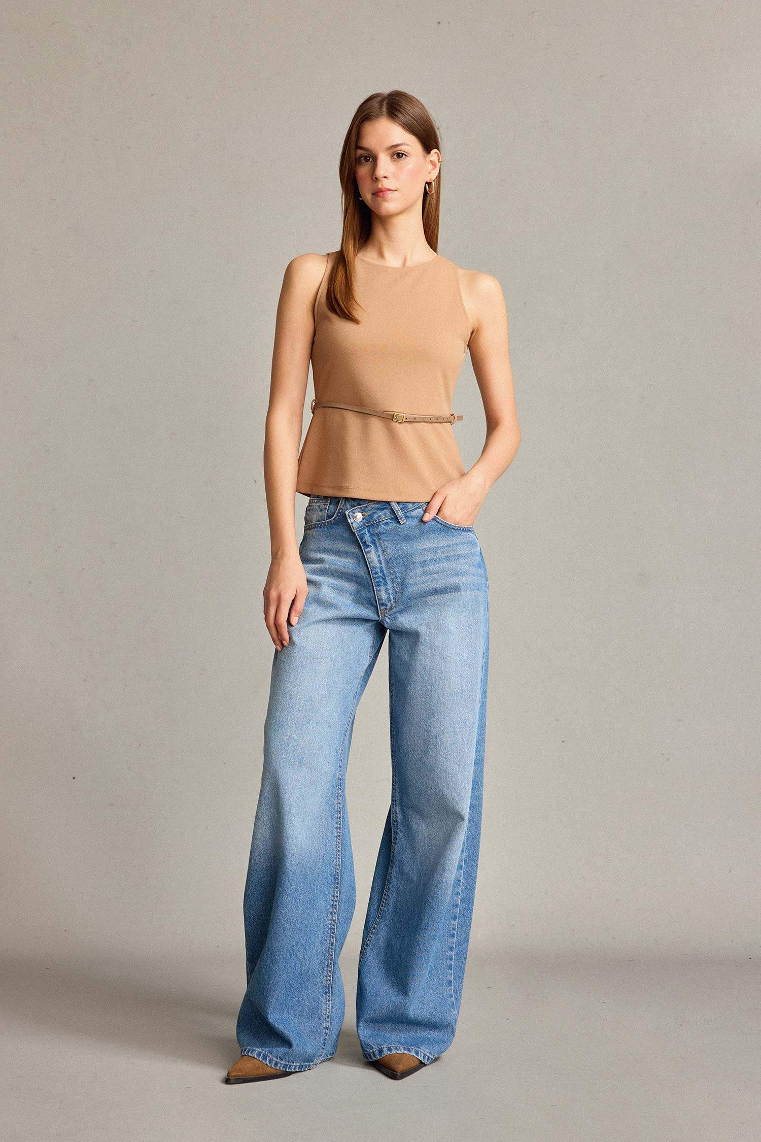 Fitted Crew Neck Belted Sleeveless Blouse