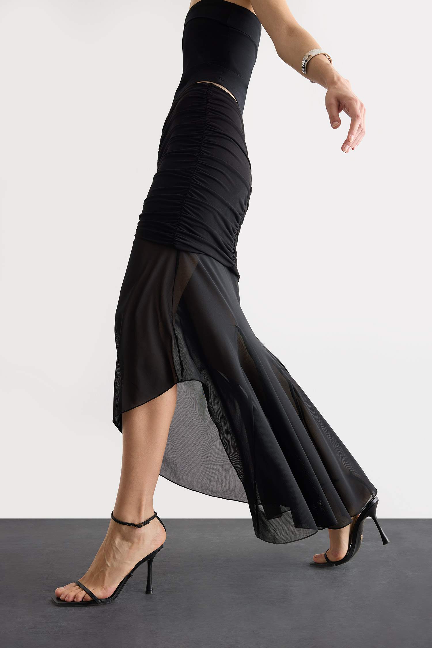 Asimetrik Drapeli Midi Etek