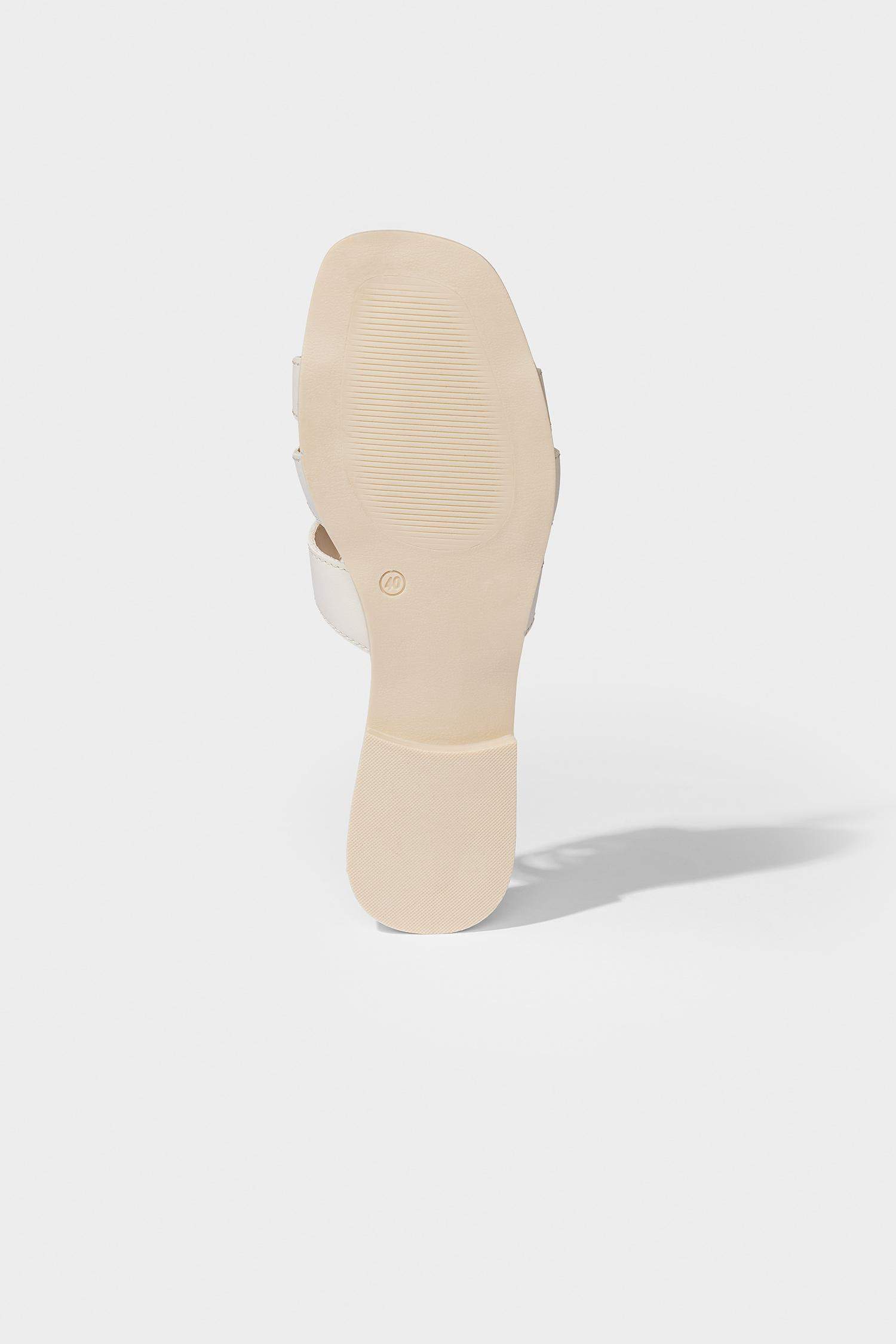 شبشب نسائي بكعب مسطح DCEY x DeFacto