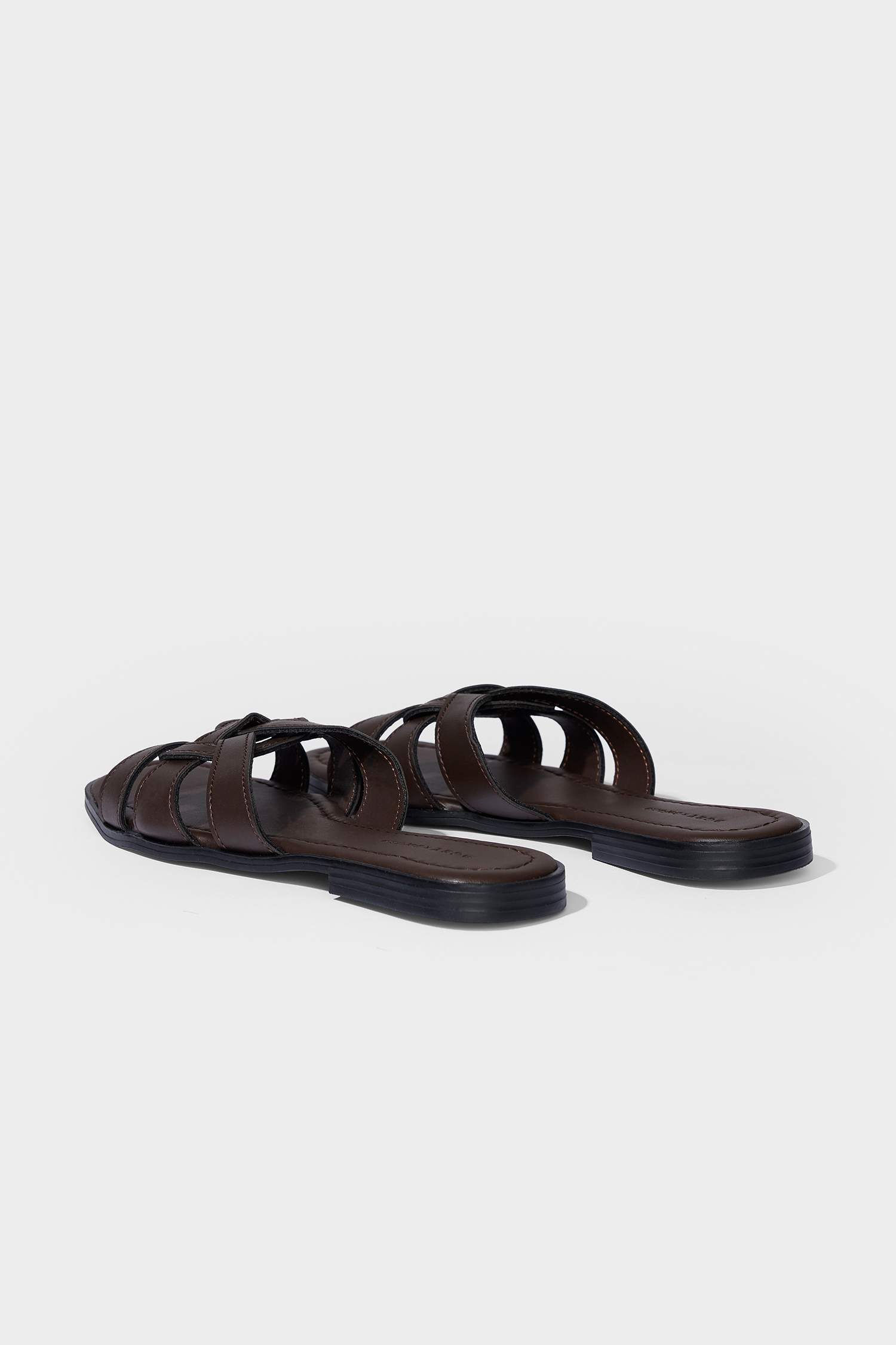 شبشب نسائي بكعب مسطح DCEY x DeFacto