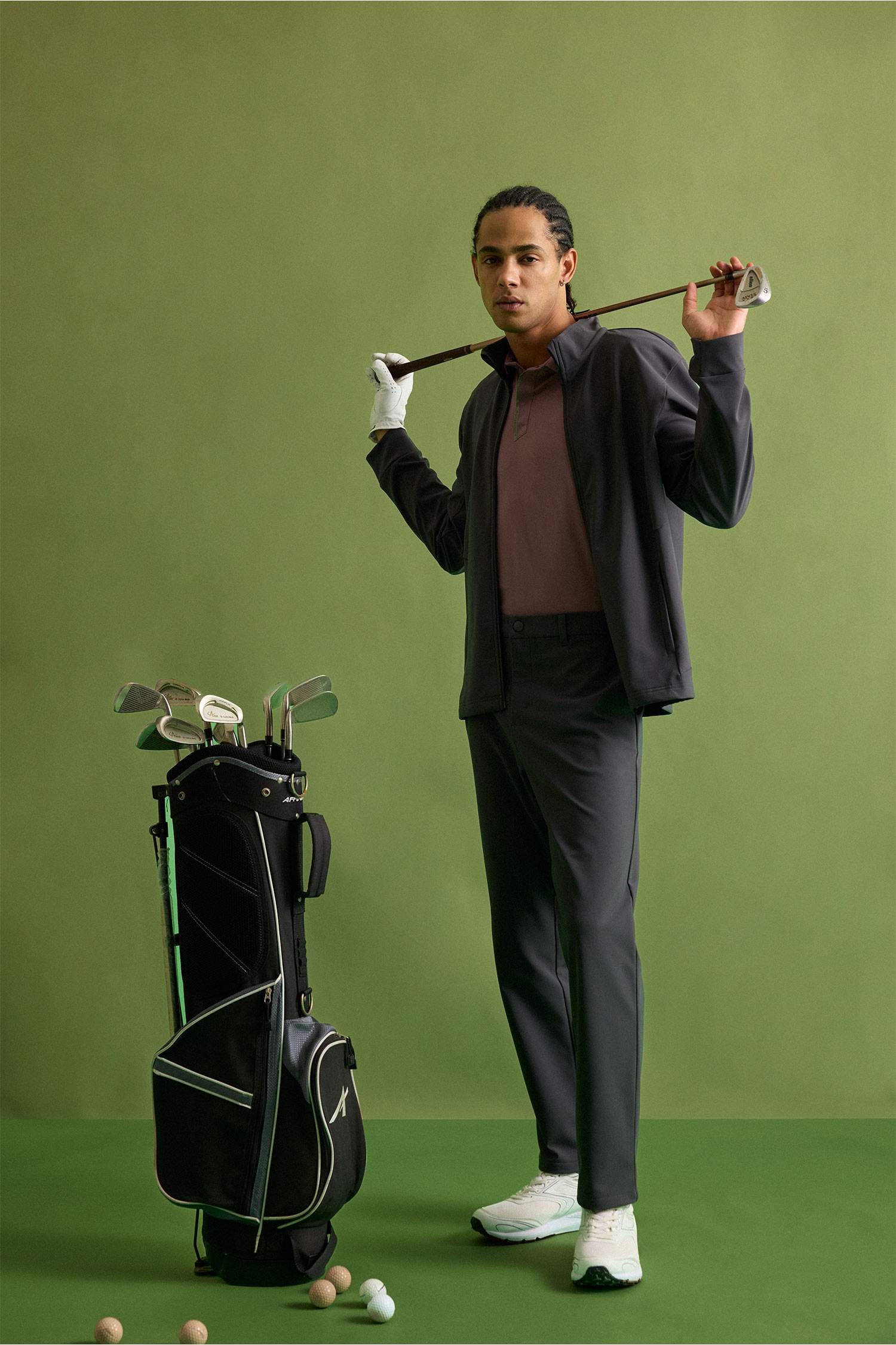 بنطرون قصة مستقيمة ورجل عادية