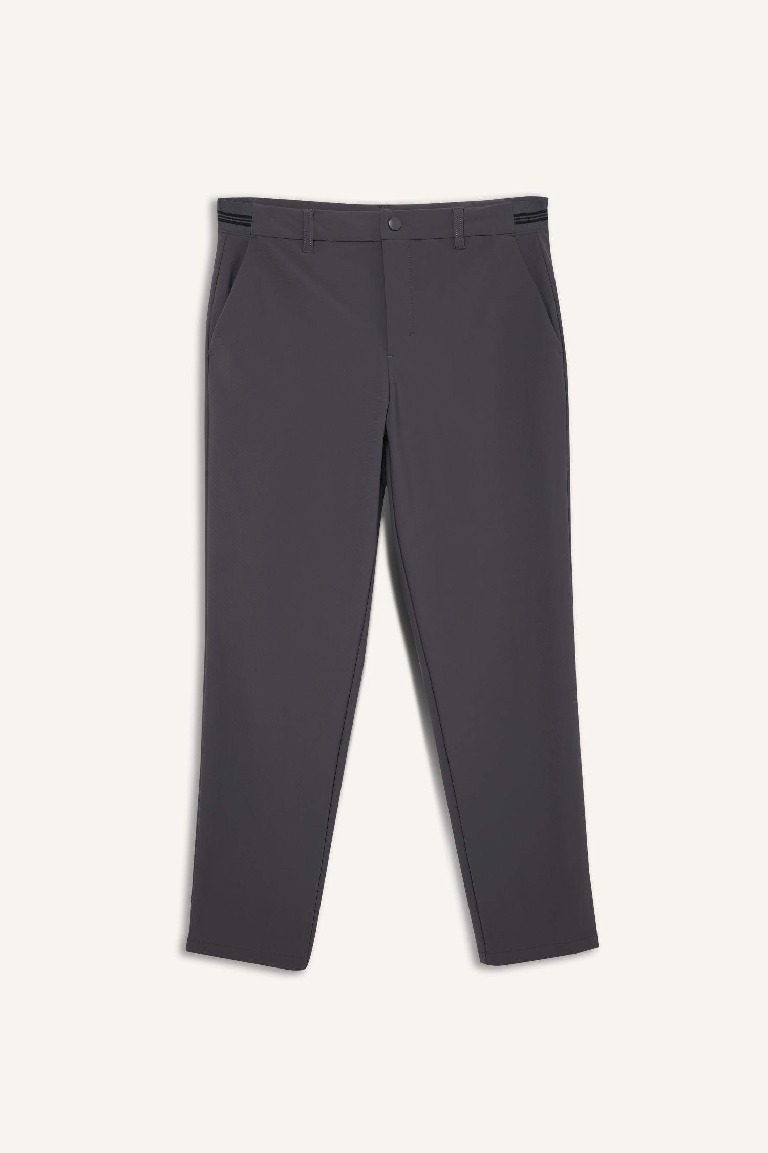 بنطرون قصة مستقيمة ورجل عادية