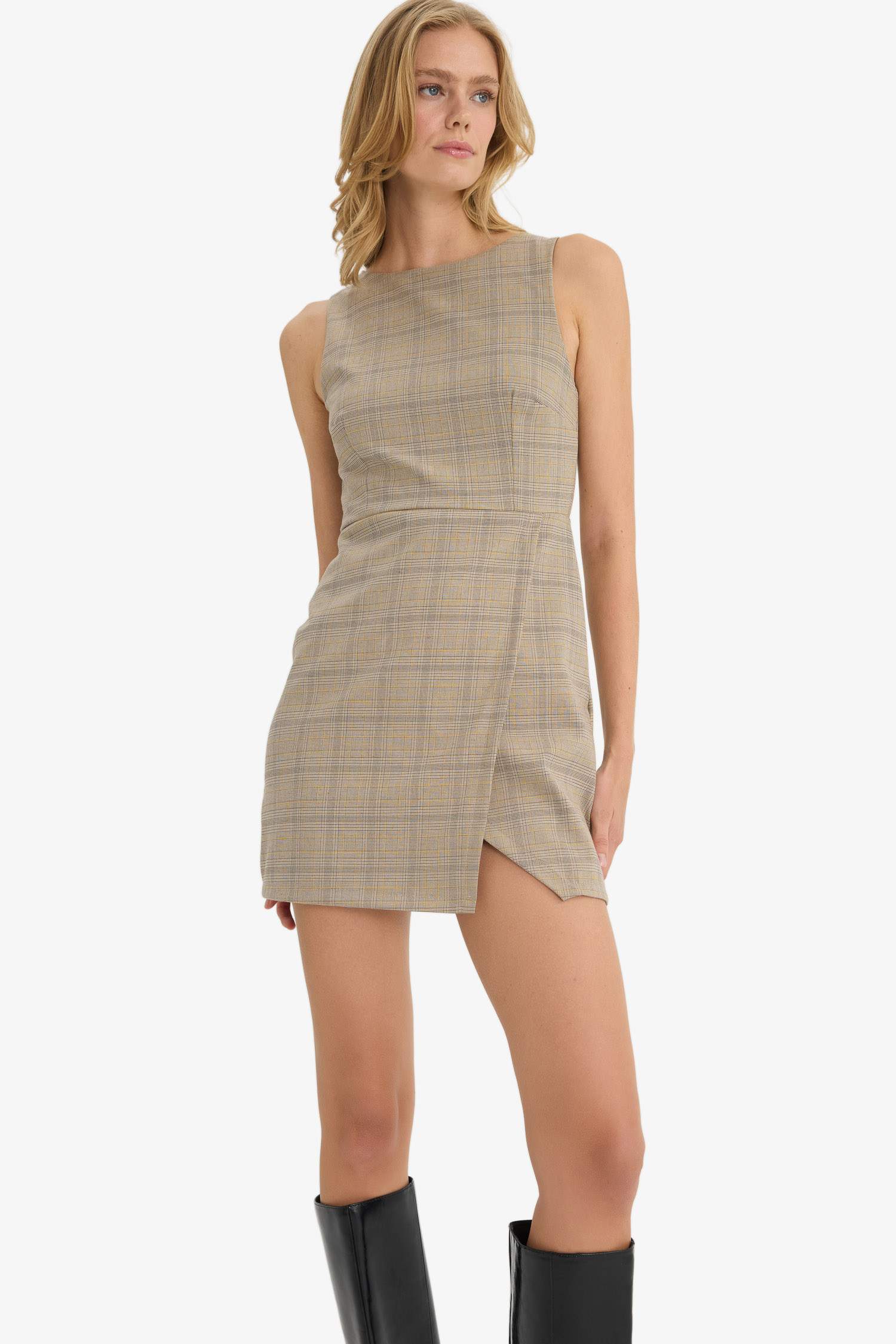 فستان قصير كاروهات كت بياخة مستديرة