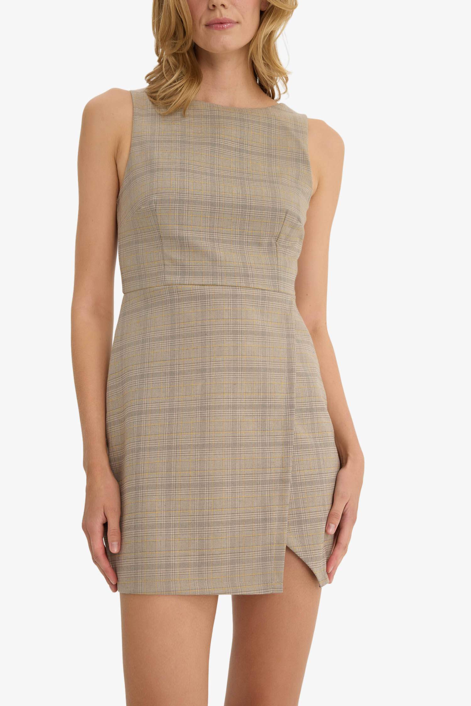 فستان قصير كاروهات كت بياخة مستديرة