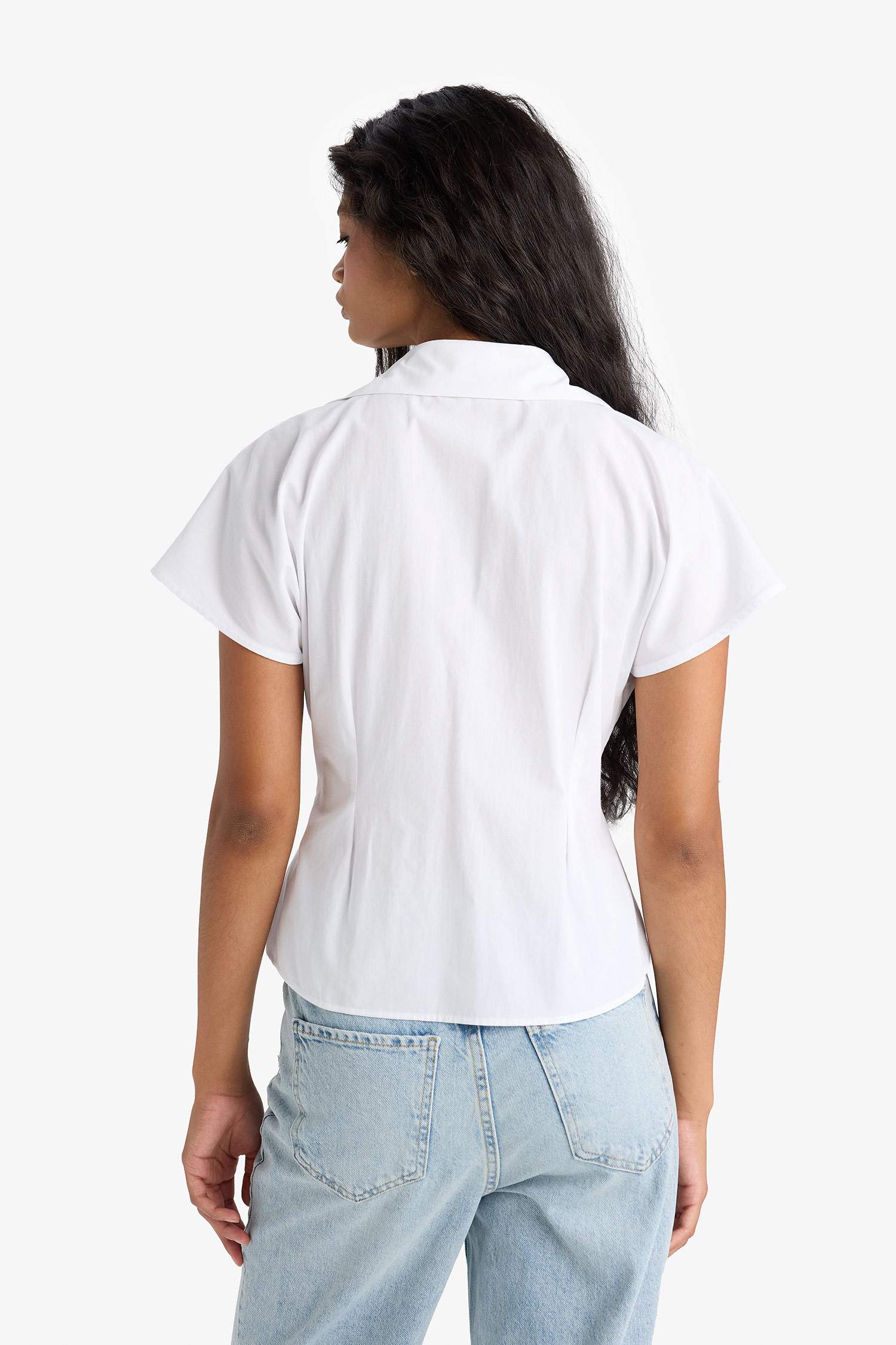 بلوزة بدون أكمام قصة عادية بياقة قميص