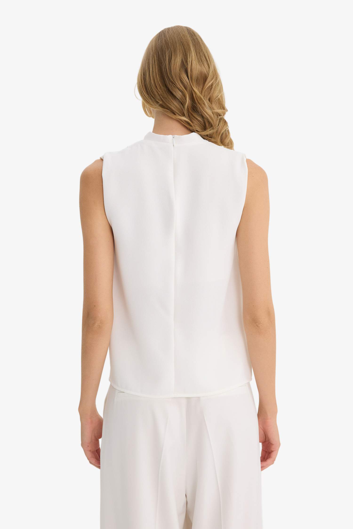 Regular Fit Balıkçı Yaka Krep Kolsuz Bluz