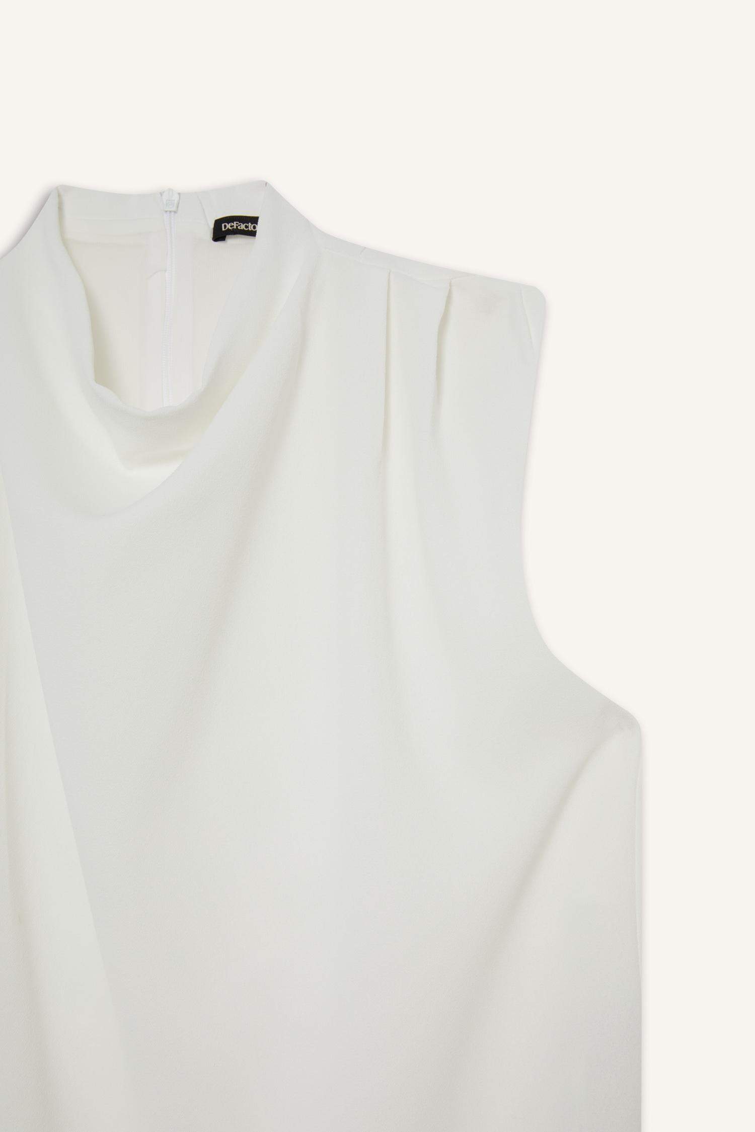 Regular Fit Balıkçı Yaka Krep Kolsuz Bluz