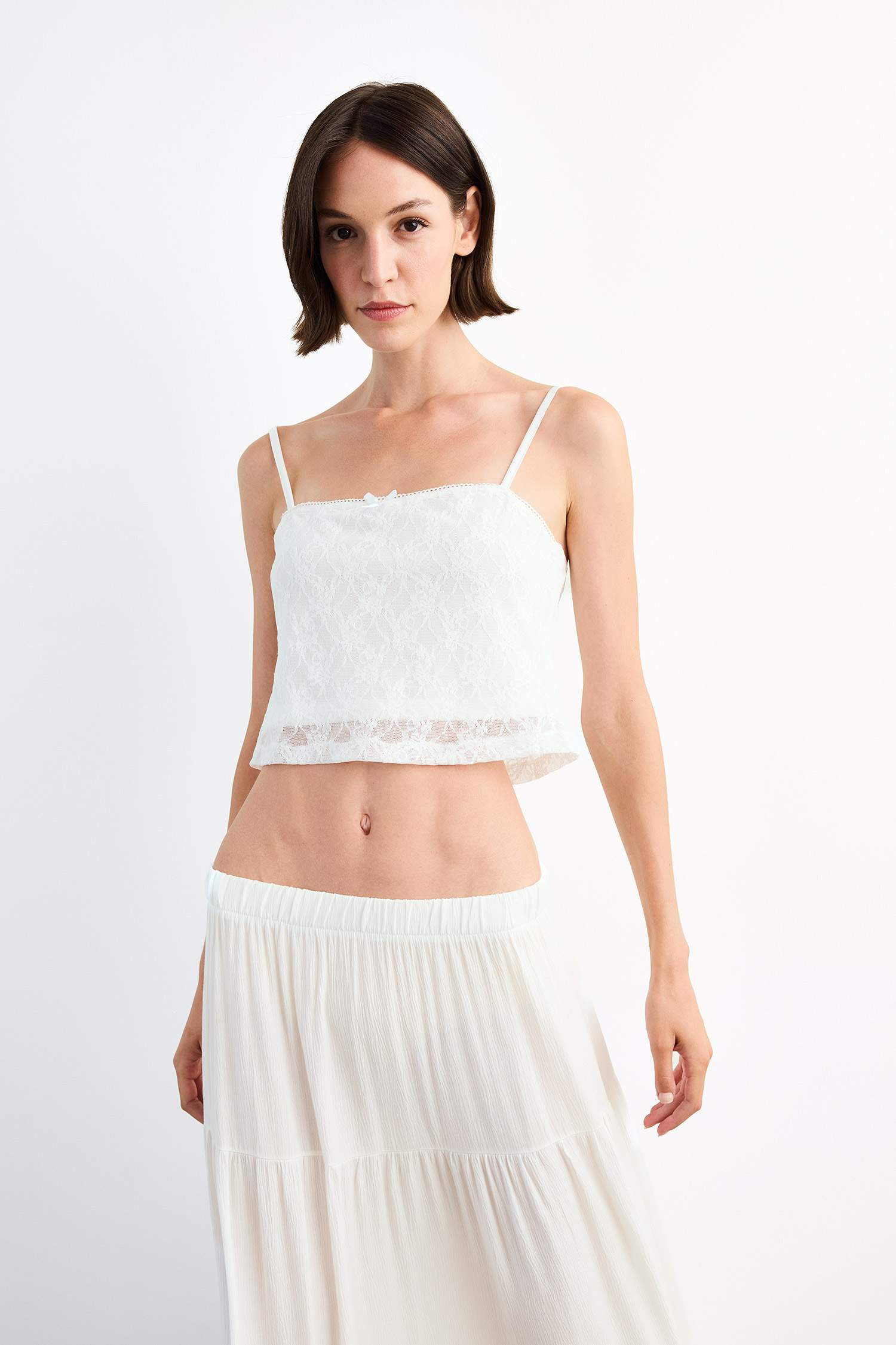 فانيلة بالدانتيل مخصر