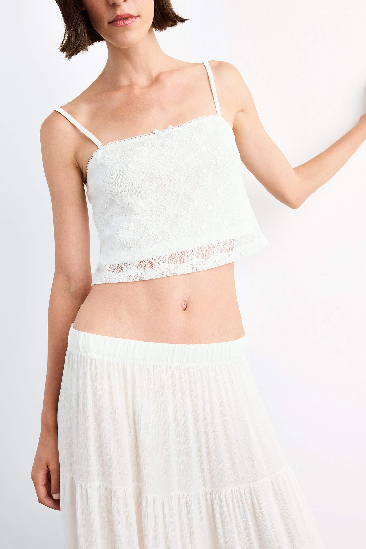 فانيلة بالدانتيل مخصر