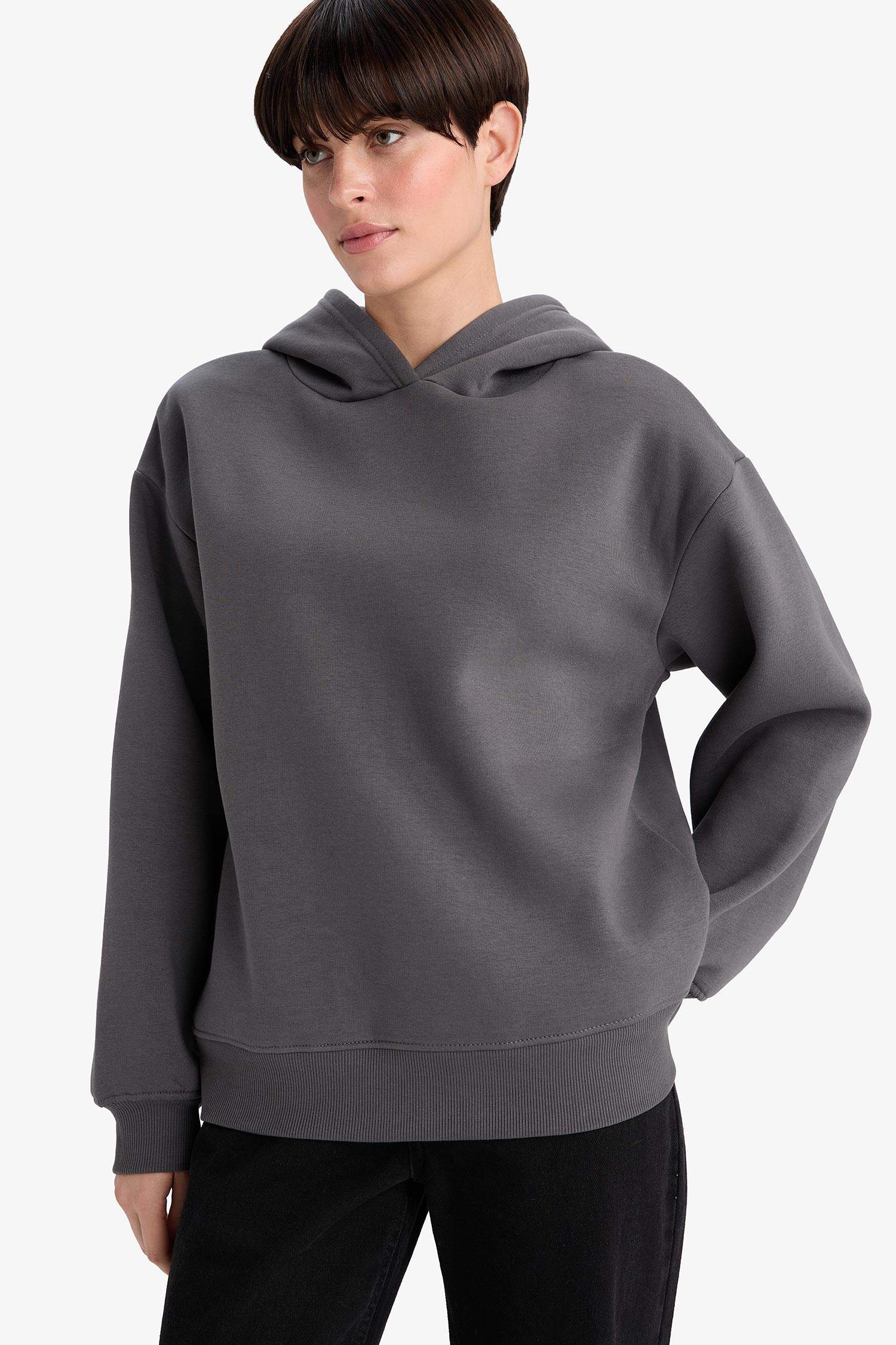 سويت شيرت قصة مريحة