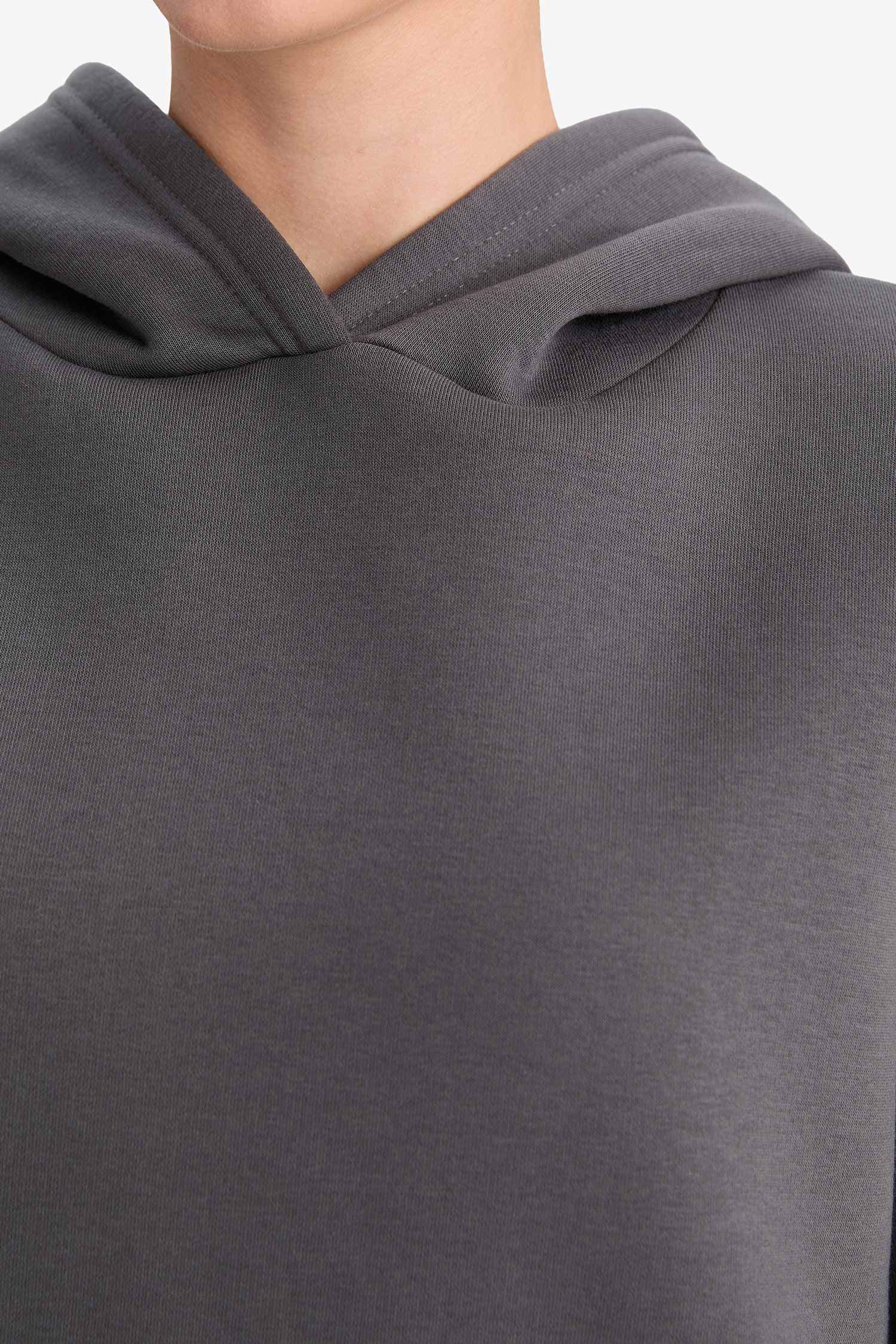 سويت شيرت قصة مريحة