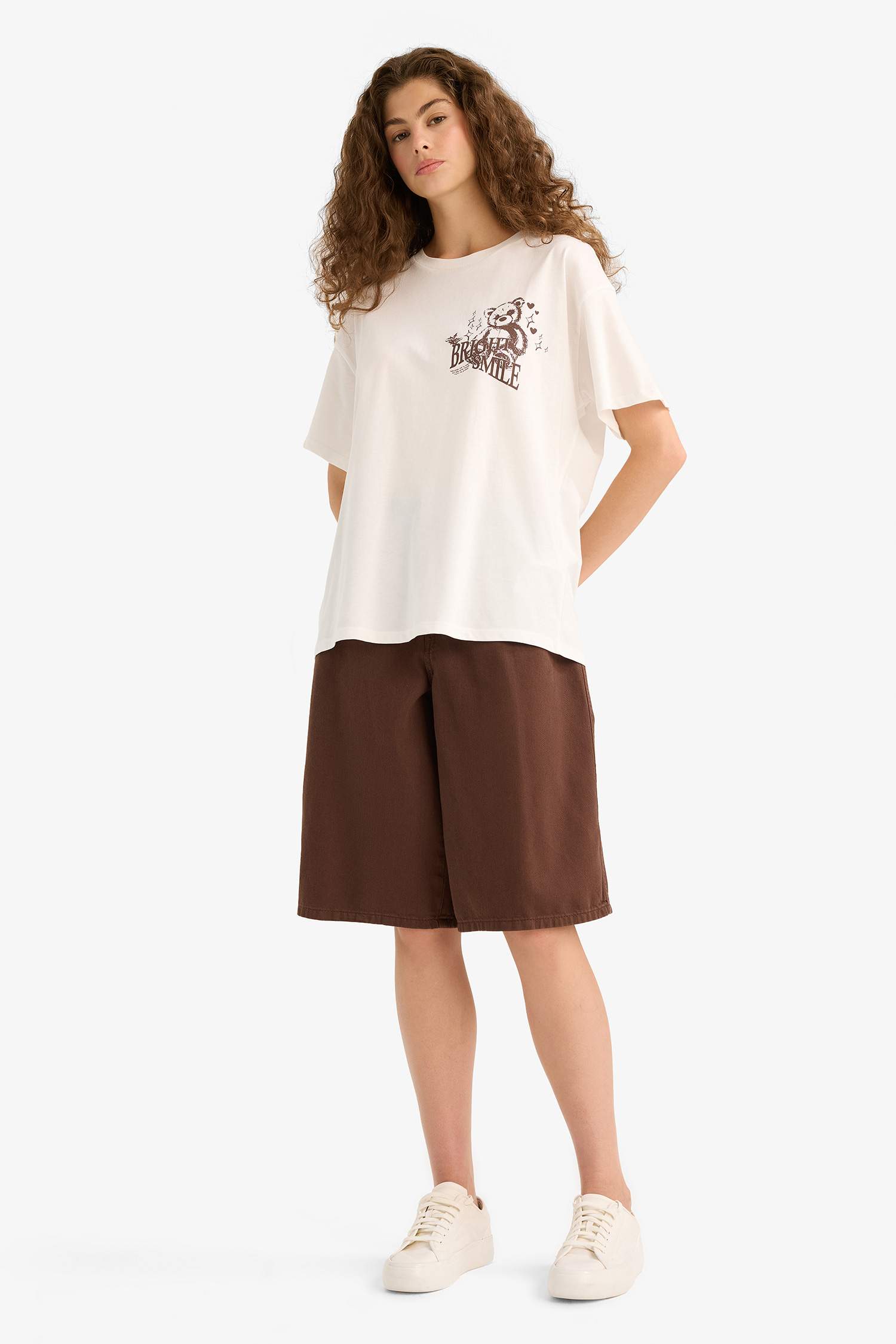 Oversize Geniş Kalıp Bisiklet Yaka Sirt Baskılı Kısa Kollu Tişört