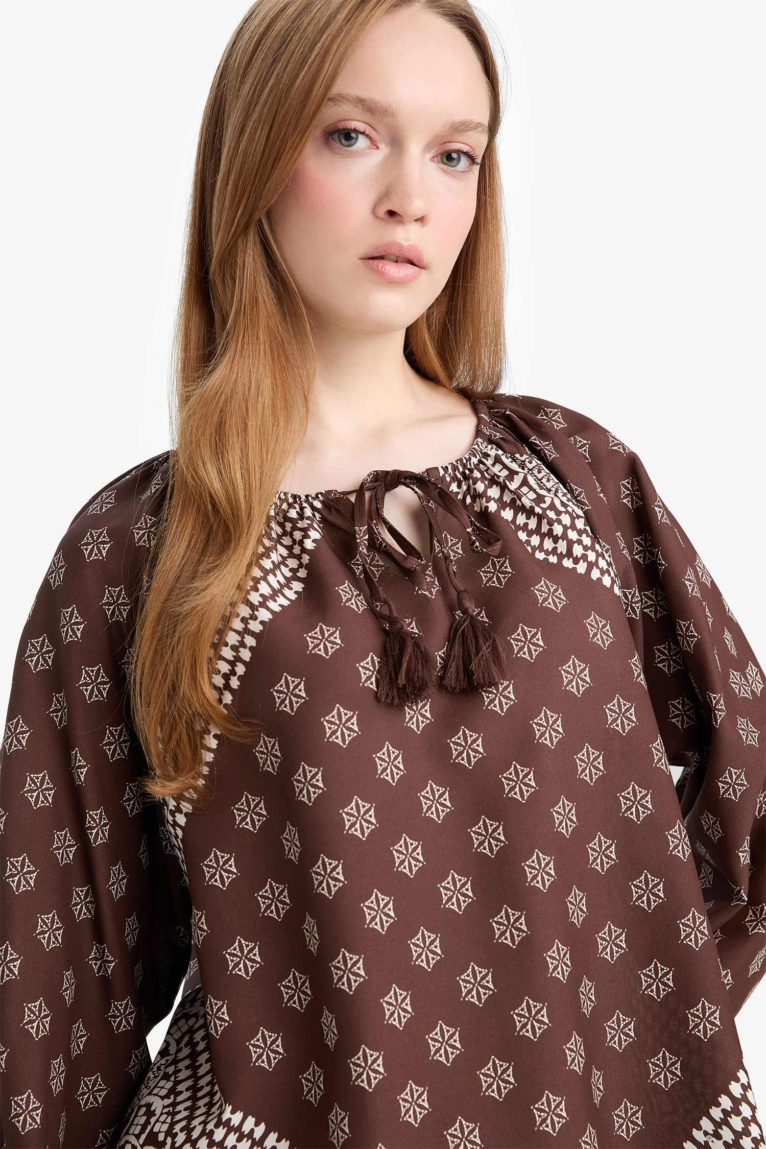 Relax Fit Bisiklet Yaka Bağlamalı Desenli Uzun Kollu Bluz