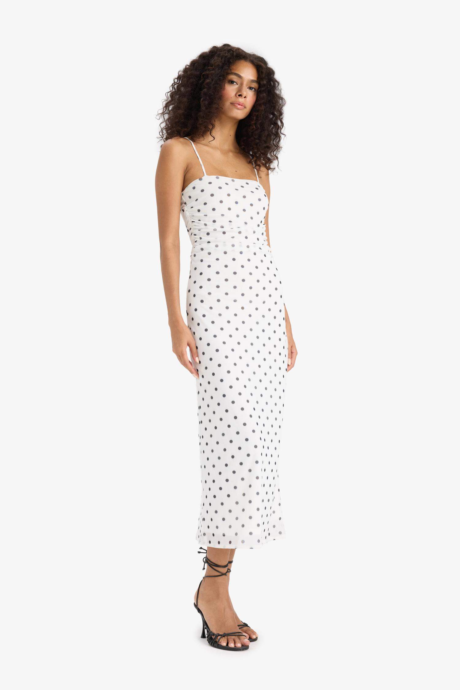 Bodycon Vücudu Saran Kare Yaka Puantiyeli Tül Askılı Midi Elbise