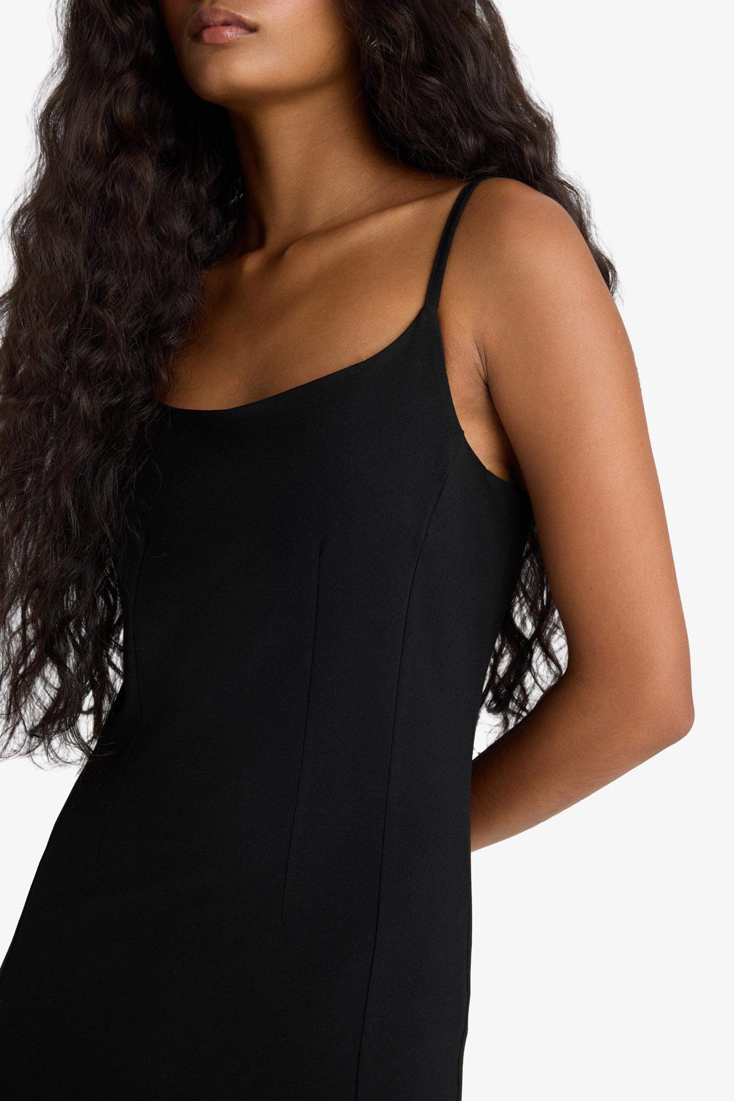 فستان ميدي سليم فيت بوديكون بحمالات رفيعة