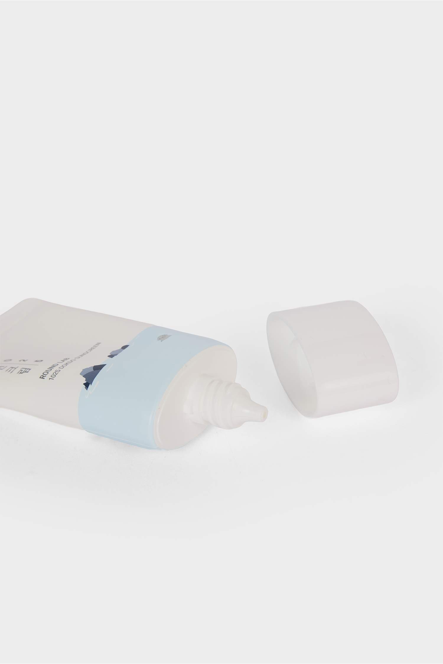 Round Lab - 1025 Dokdo Leke Karşıtı Bakım Yapan Güneş Kremi 50ml