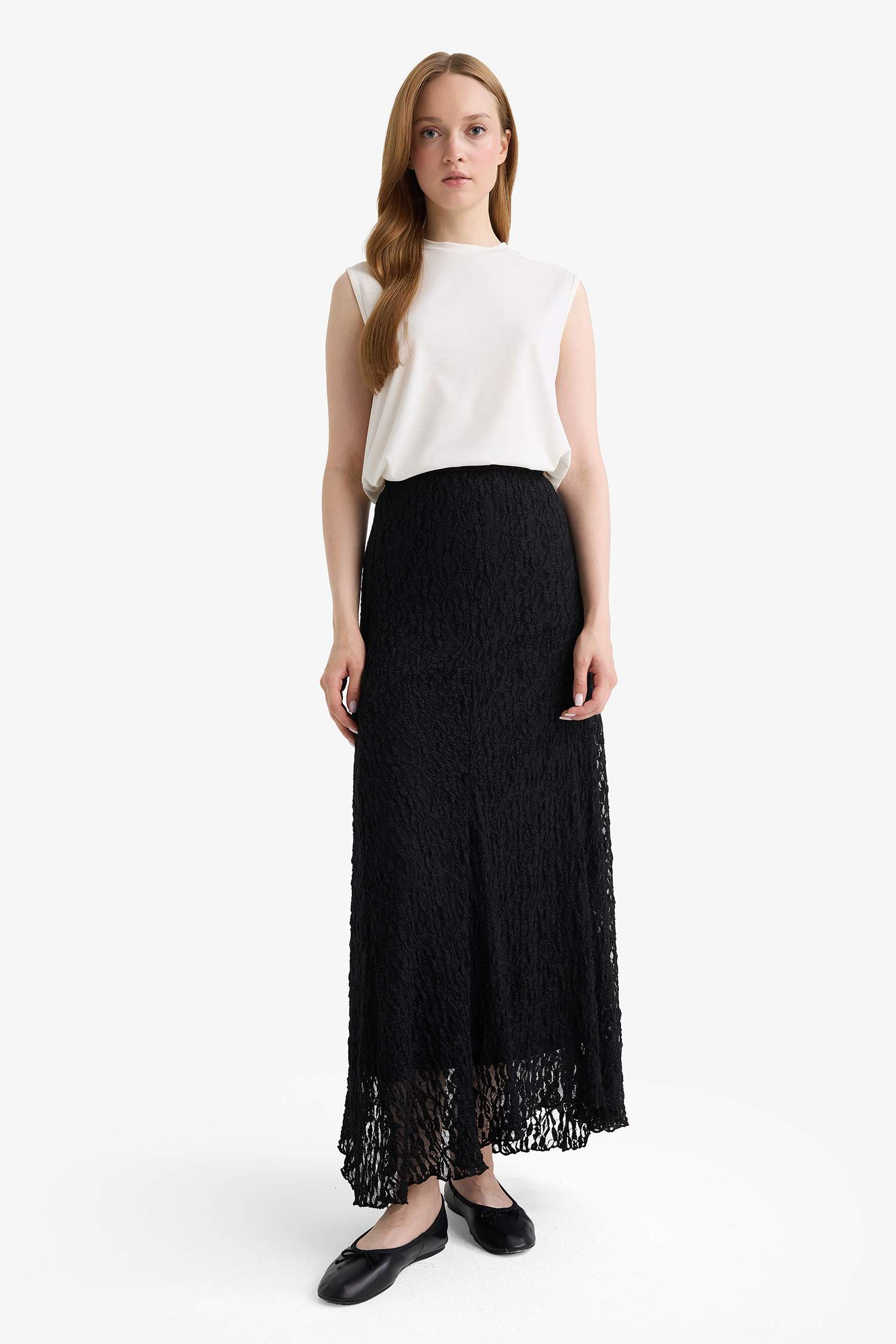 Asymmetric Lace Knitted Skirt