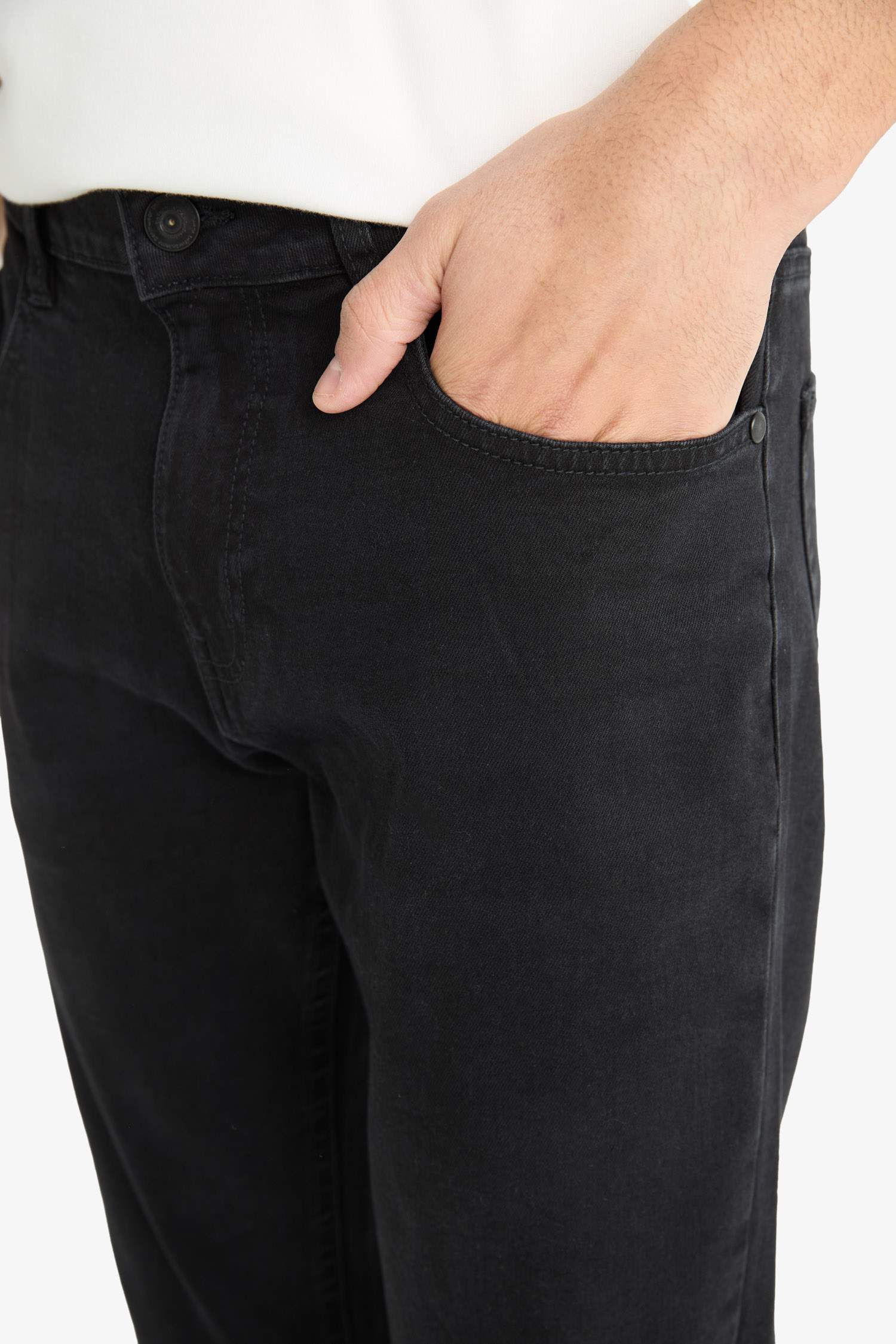 بنطلون جينز كارلو سكيني فيت برجل ضيق وخصر عادي