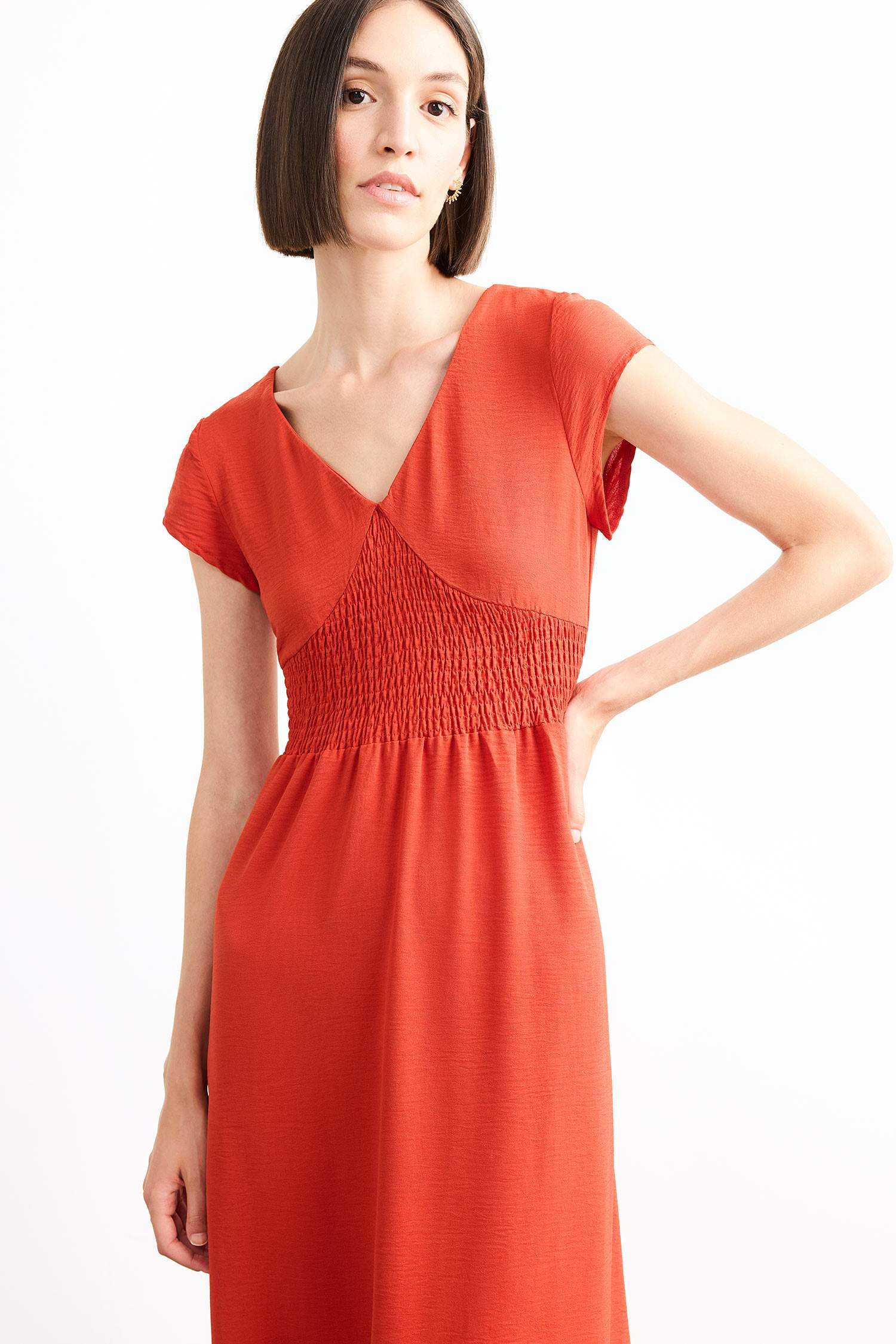 فستان ميدي نص كم مدرز من الخصر