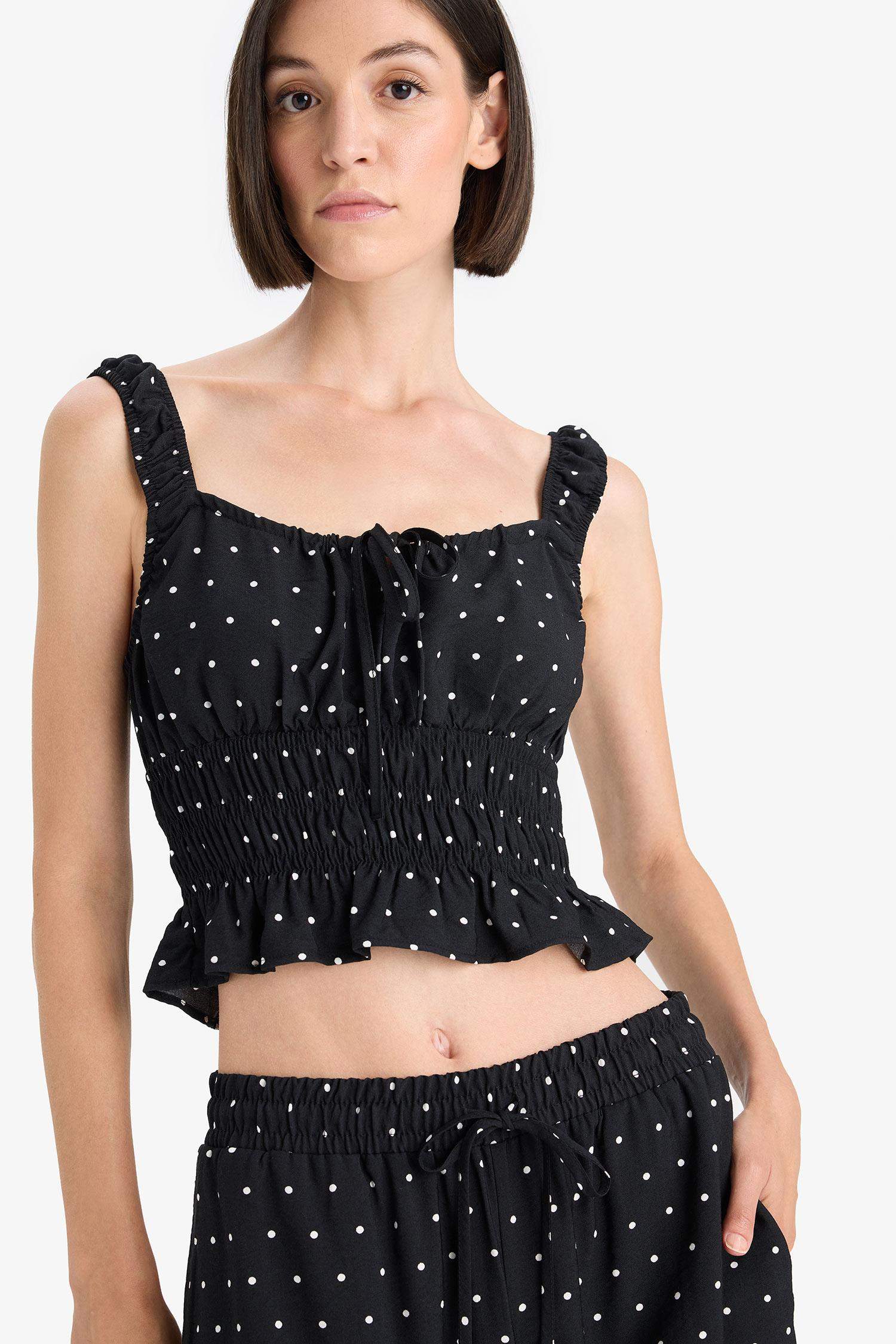 Slim Fit Dar Kesim Kare Yaka Puantiyeli Askılı Bluz