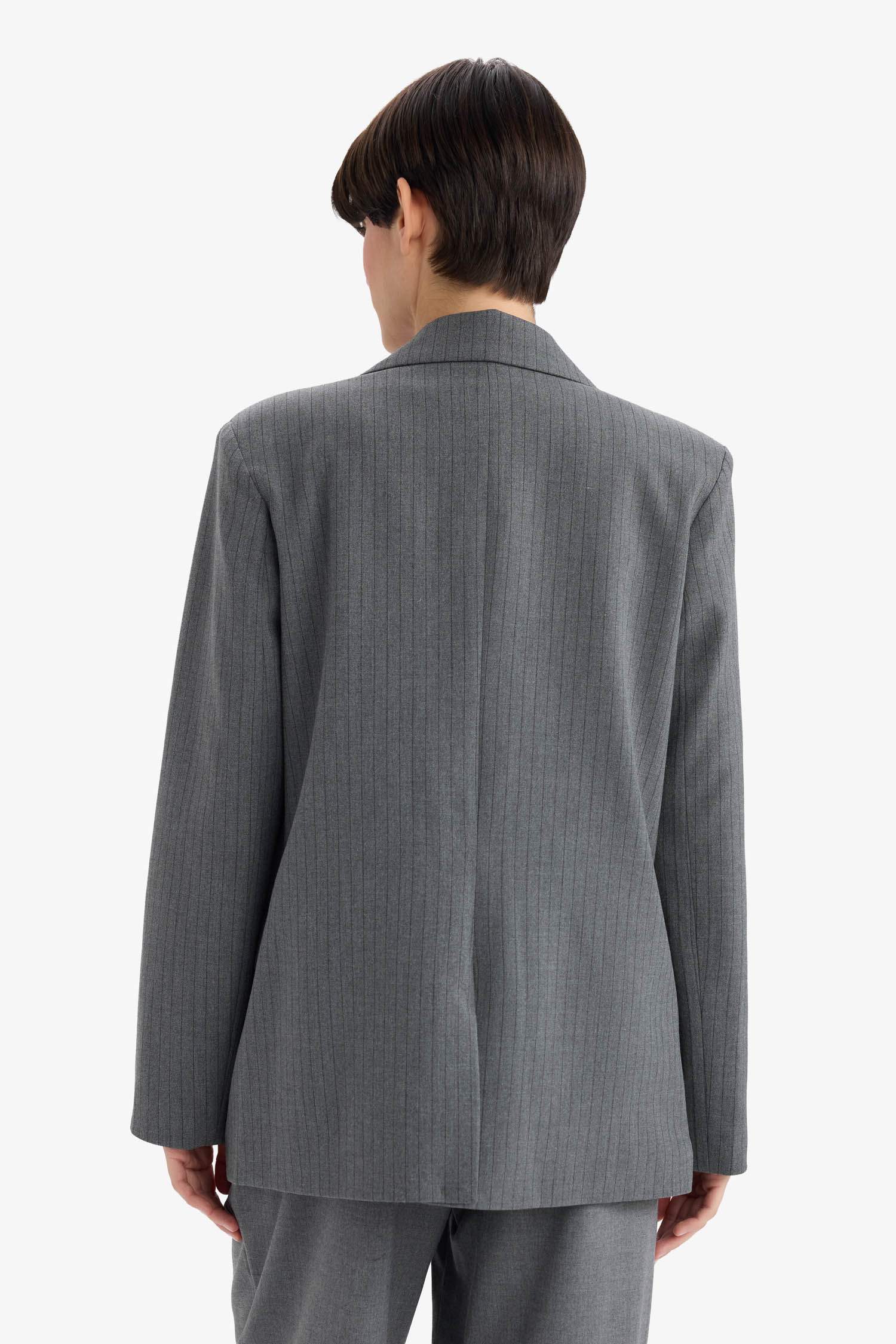 فيست بليزر قصة عادية بياقة بليزر