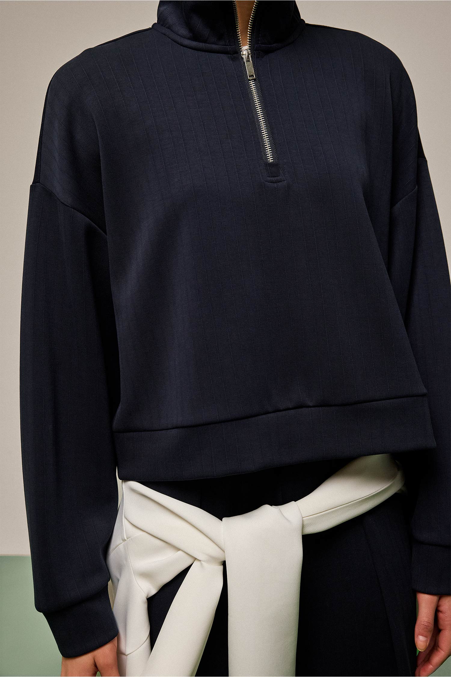 DeFacto Ultra Yumuşak Dik Yaka Modal Sporcu Sweatshirt görsel 3