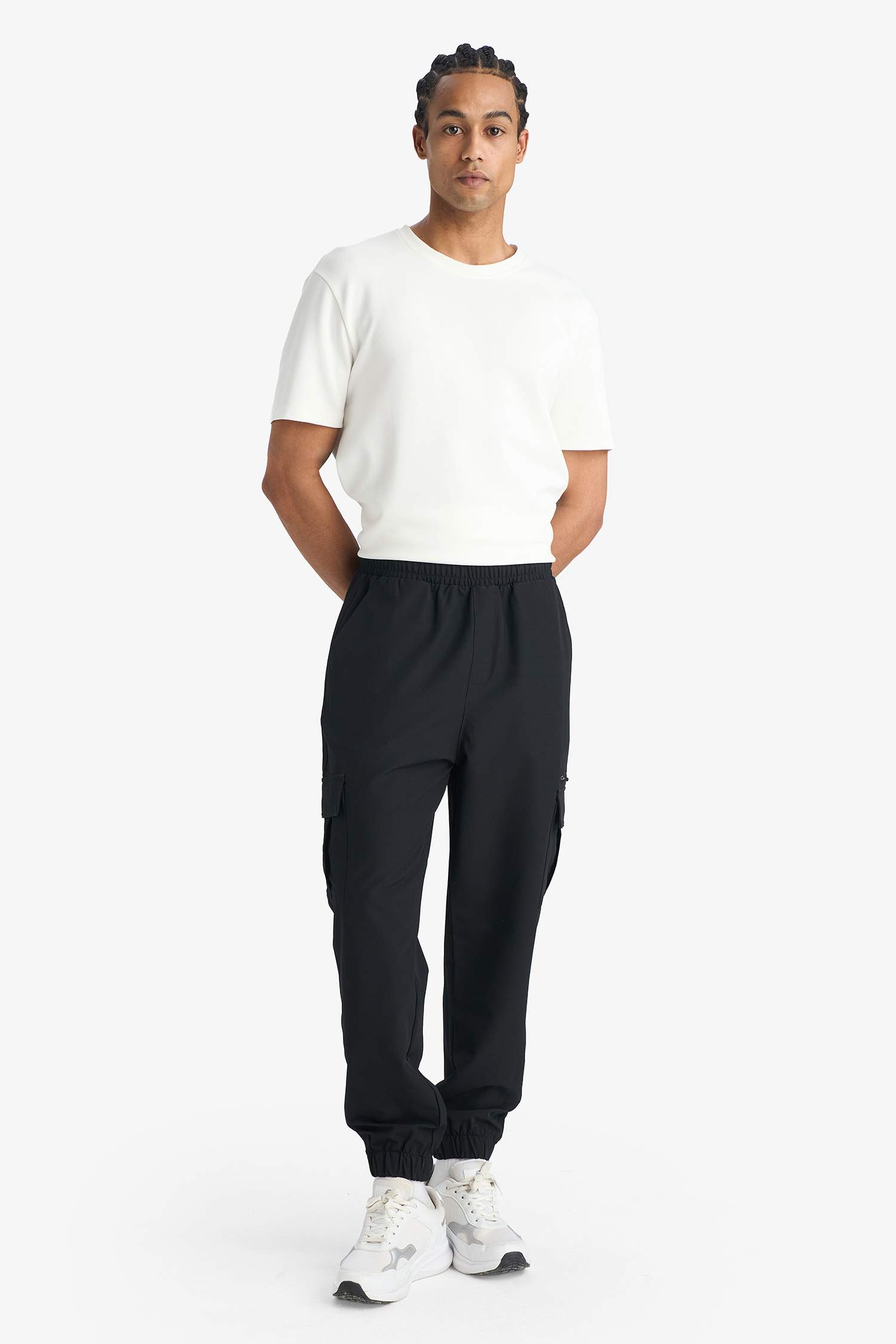 Standard Fit Woven Jogger