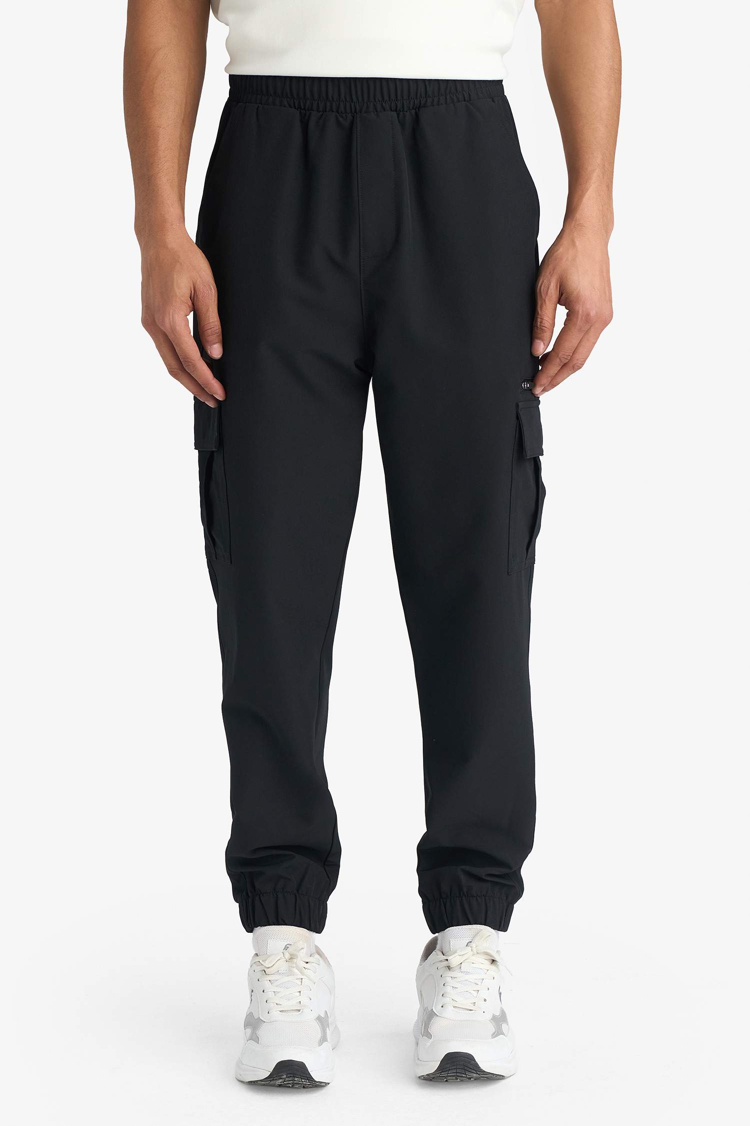 Standard Fit Woven Jogger