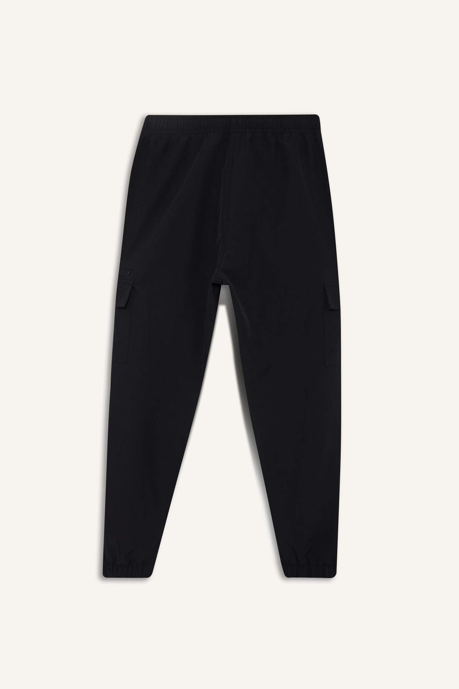 Standard Fit Woven Jogger