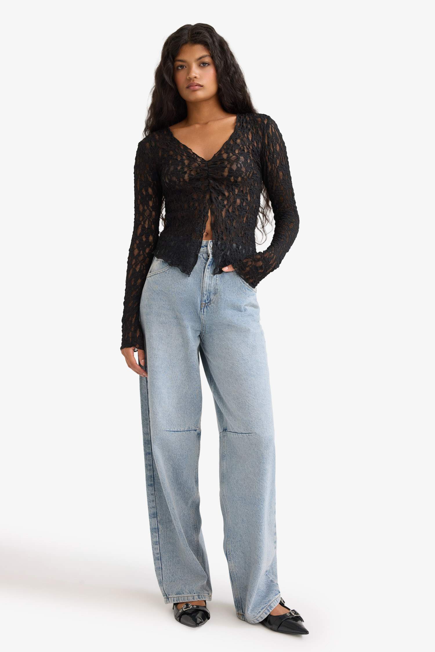 Футболка с V-образным вырезом и длинными рукавами из кружева