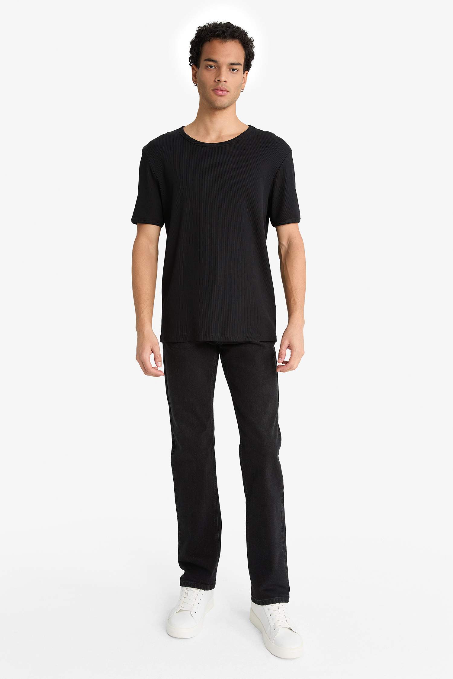 تيشيرت نص ردن ريبانا سليم فيت