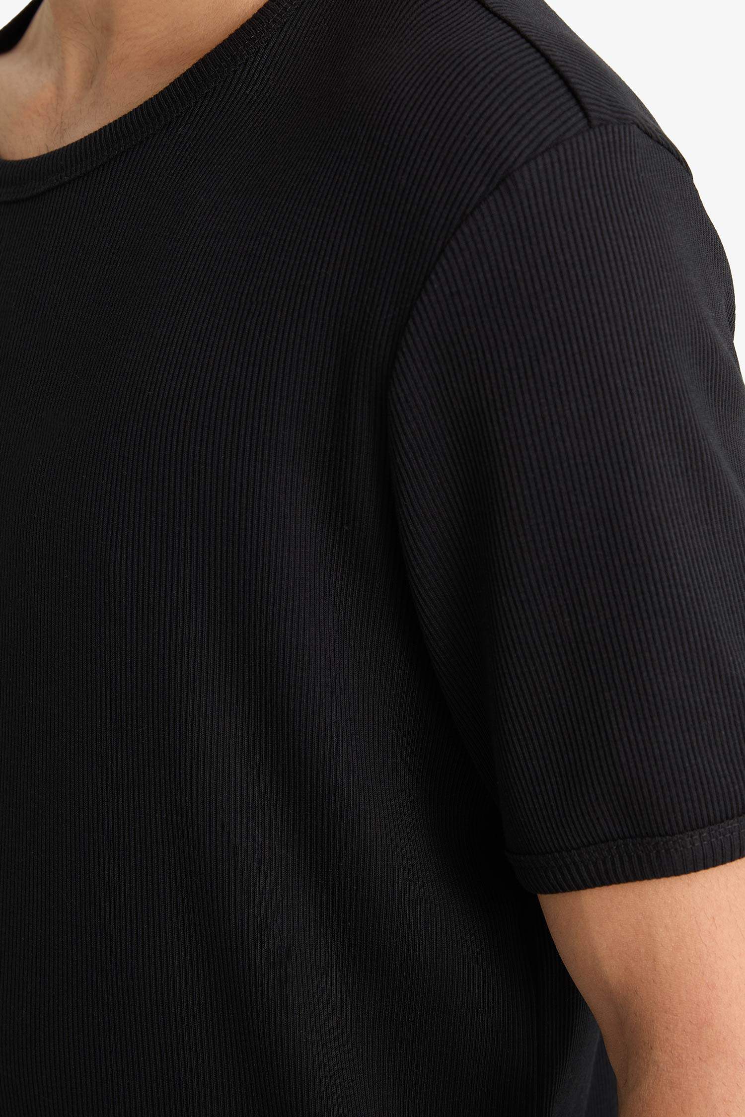 Slim Fit Crew Neck Ribana Short Sleeve T-Shirt