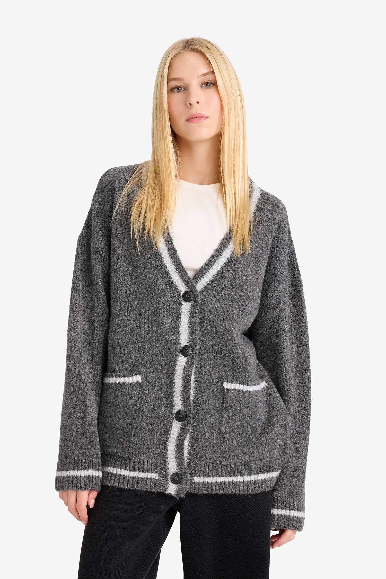 جاكيت صوف اوفر سايز بياخة V